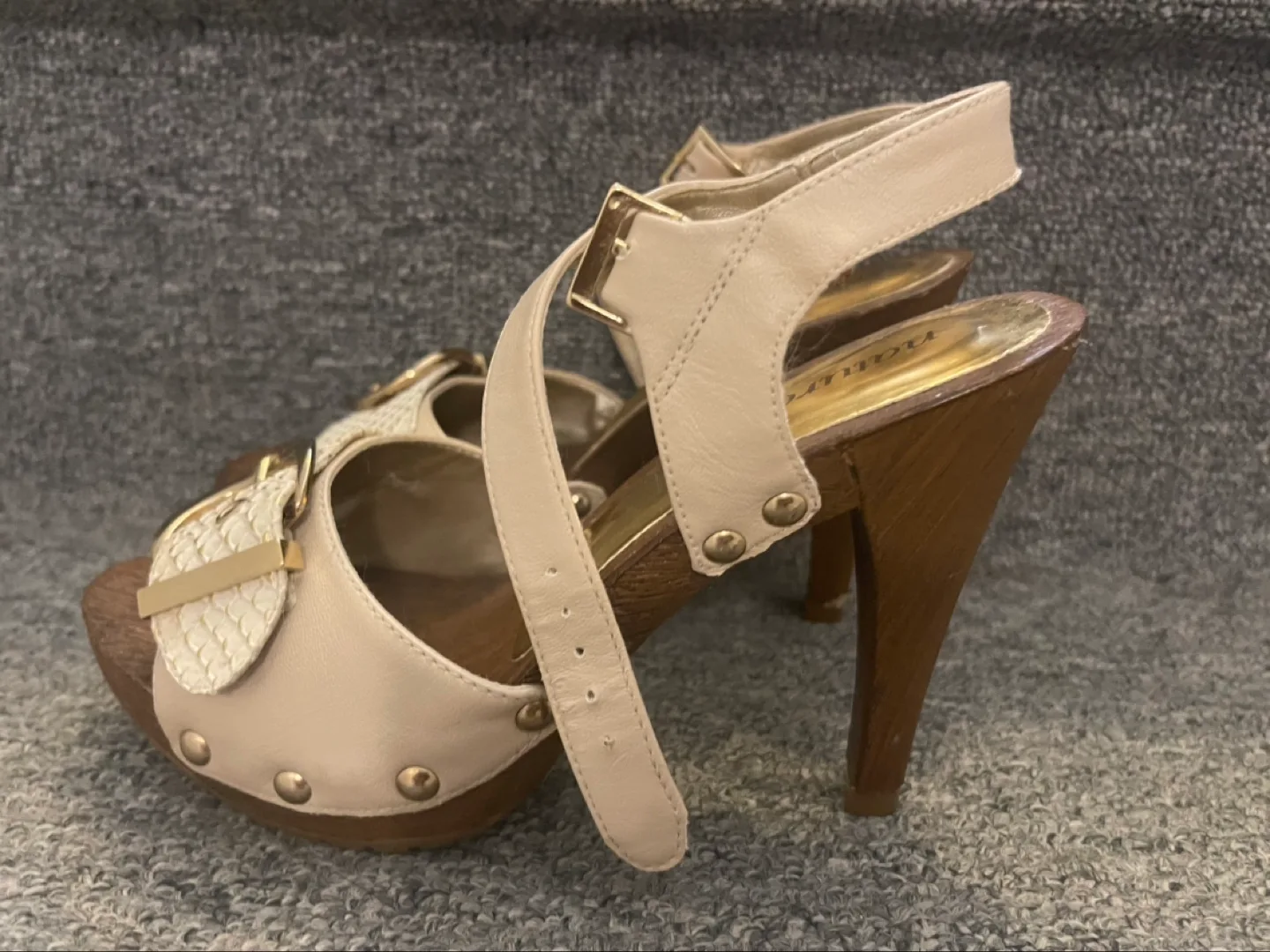 Brazilian Beige Platform Heels with Wooden Heel image indicator(2)