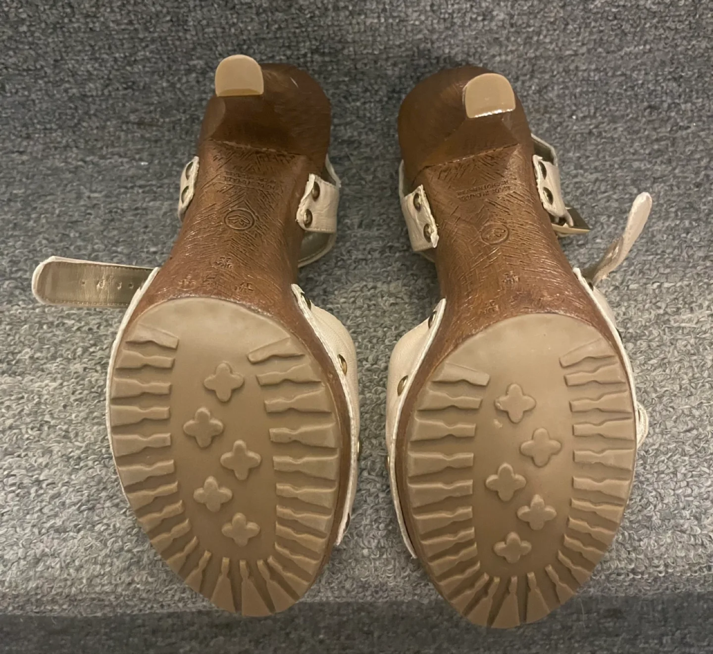 Brazilian Beige Platform Heels with Wooden Heel image indicator(5)