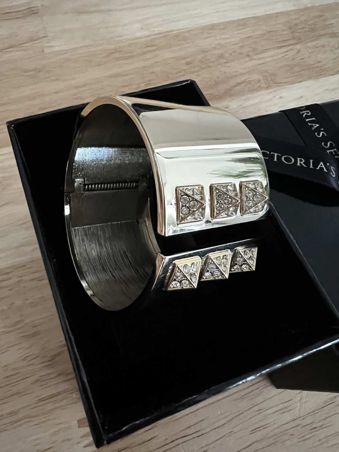 Victoria's Secret gold Cuff Bracelet with Rhinestones - photo 2