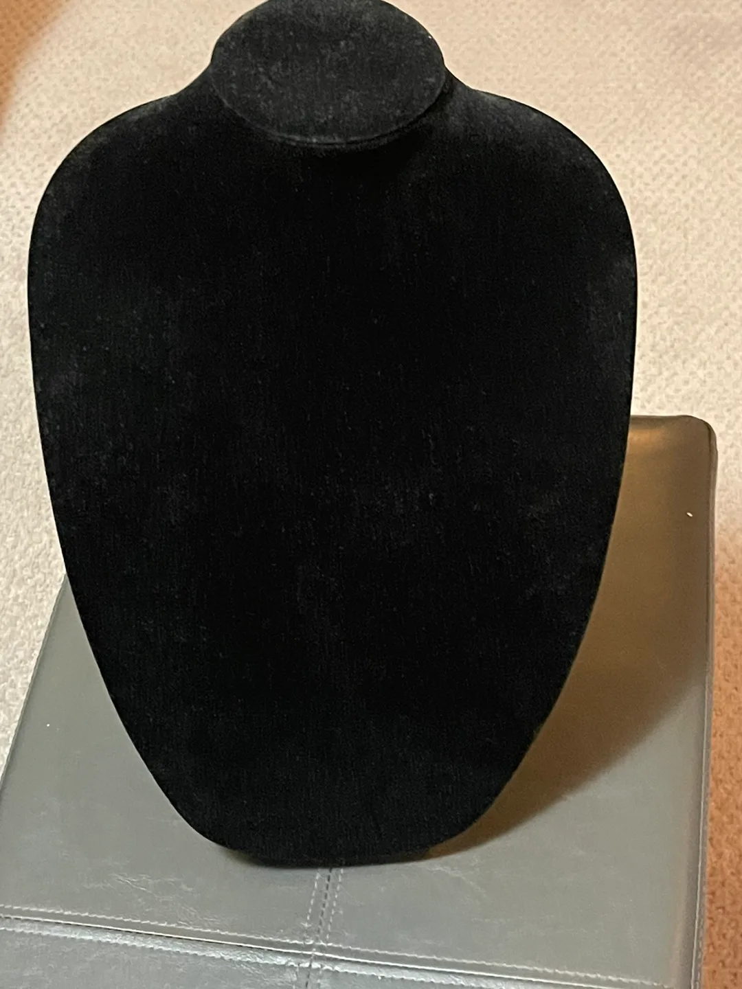 Velvet Necklace Display Stand image indicator(5)