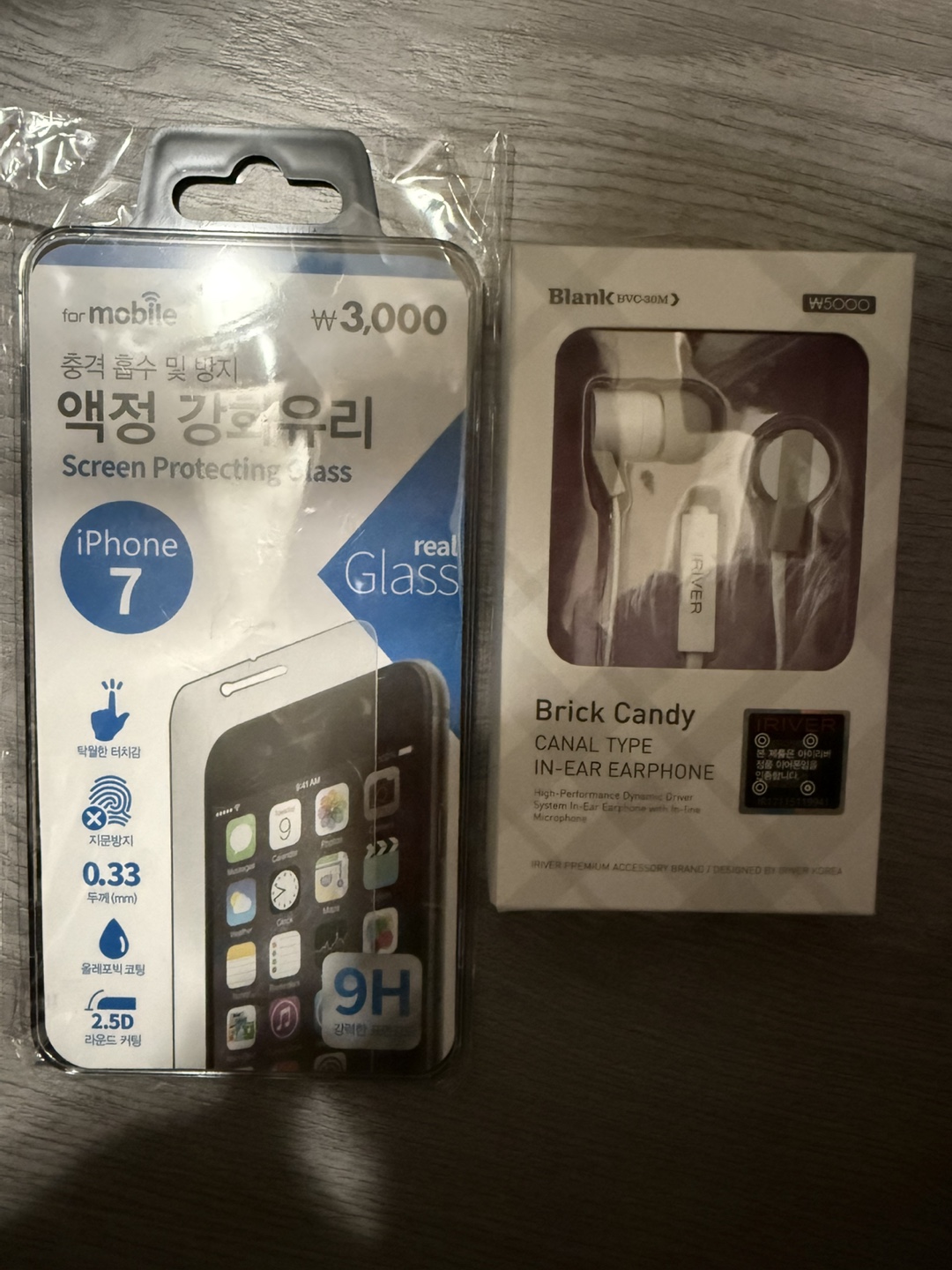 Ear Earphones & iPhone 7 Screen Protector