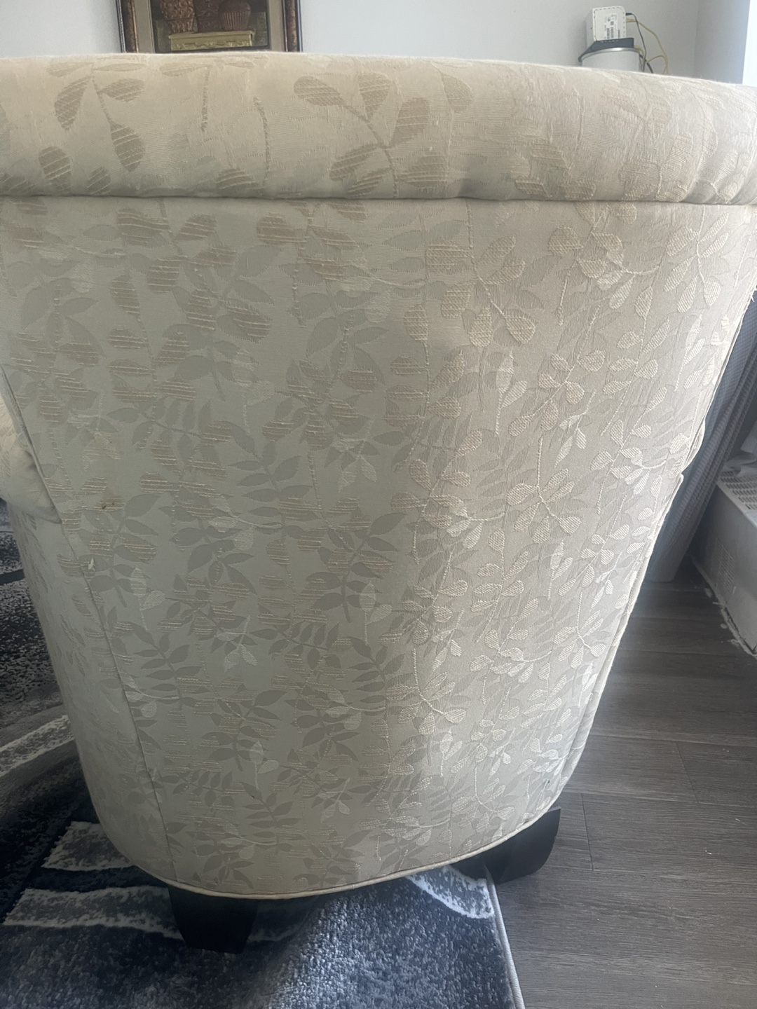 2 Beige Armchair with Leaf Pattern