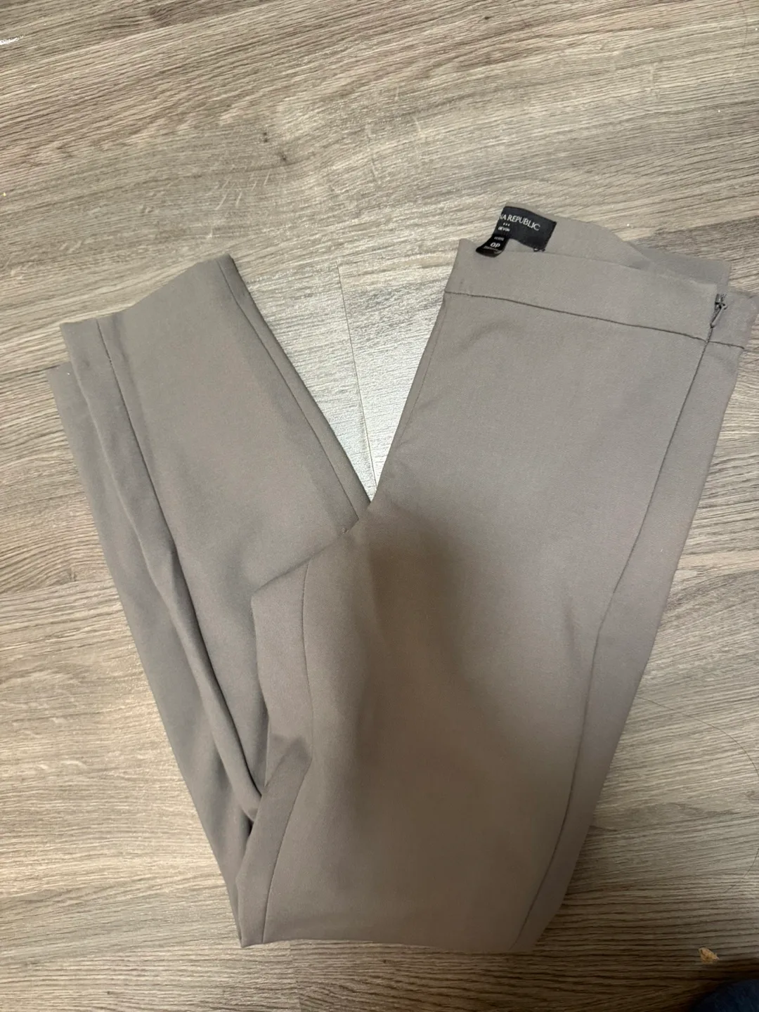 Banana Republic Grey Slim-Leg Ankle Pants thumbnail