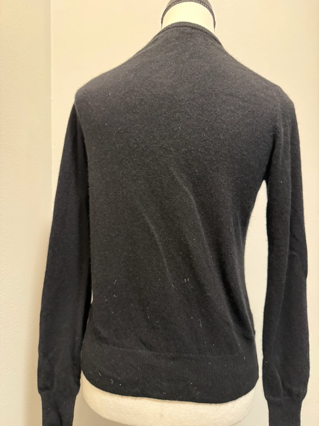 Uniqlo Cashmere Black Cardigan Sweater - Size XS image indicator(2)