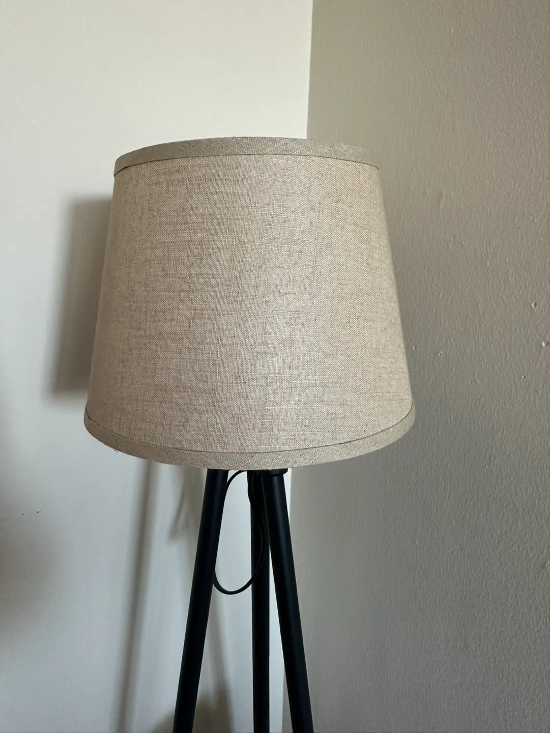 Tripod Floor Lamp with Shelf image indicator(2)