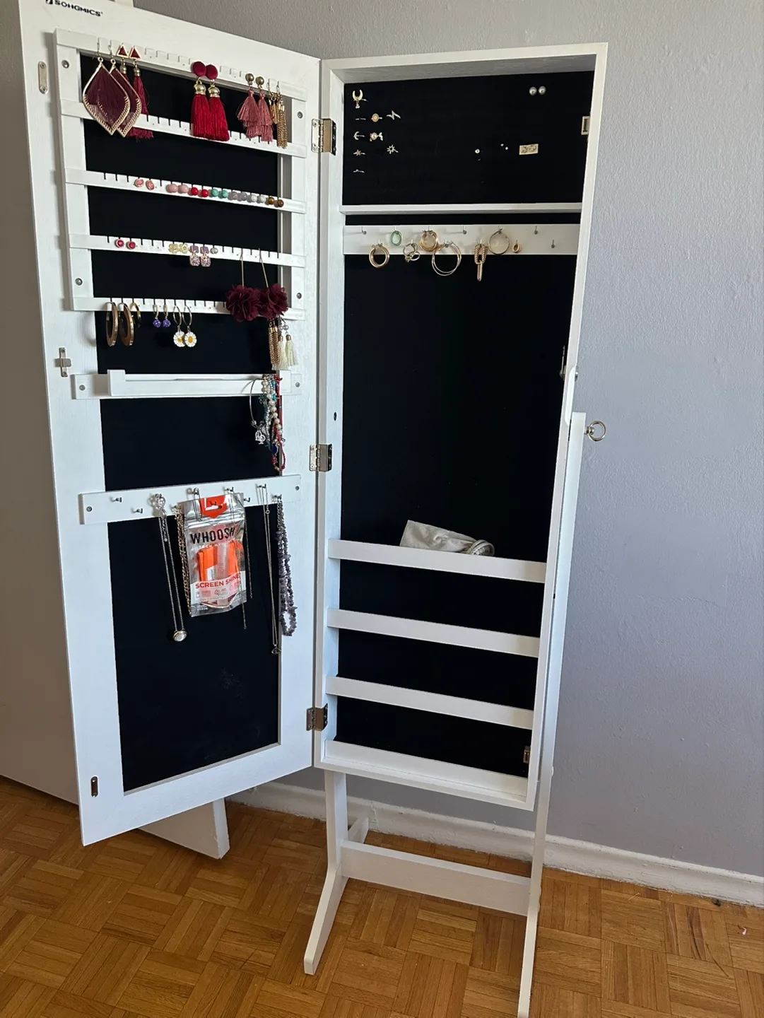 Full Length Armoire Mirror with Jewelry Organiser image indicator(2)