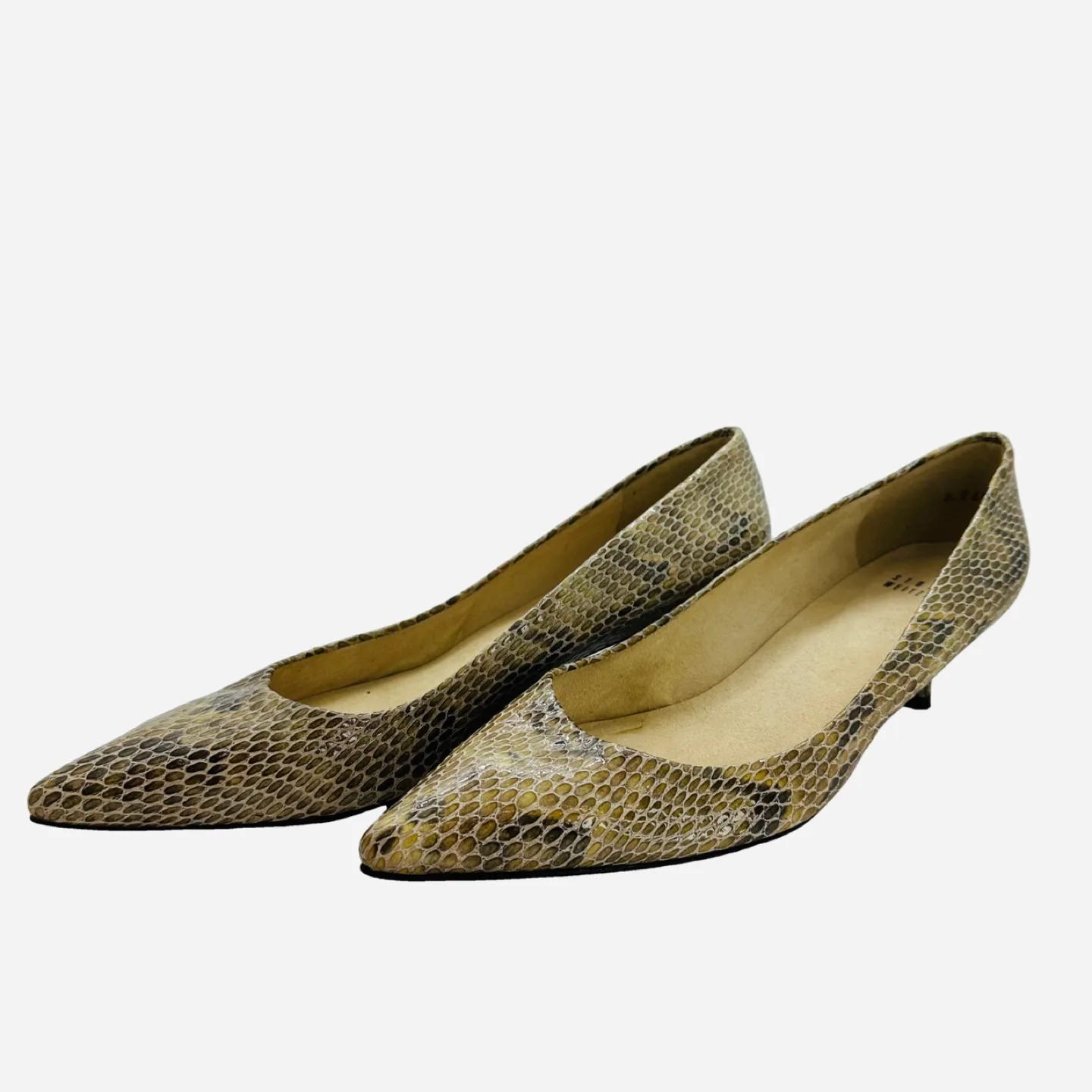 Stuart Weitzman Snakeskin Kitten Heels Pointy Toes 9.5M image indicator(2)