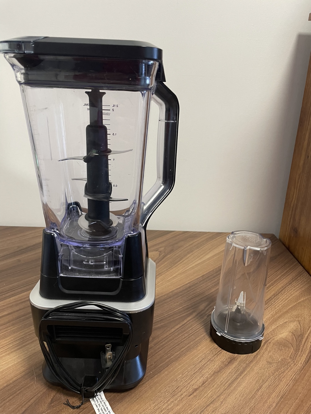 Ninja Professional 1100W Blender with Nutri Ninja Cup - photo 3