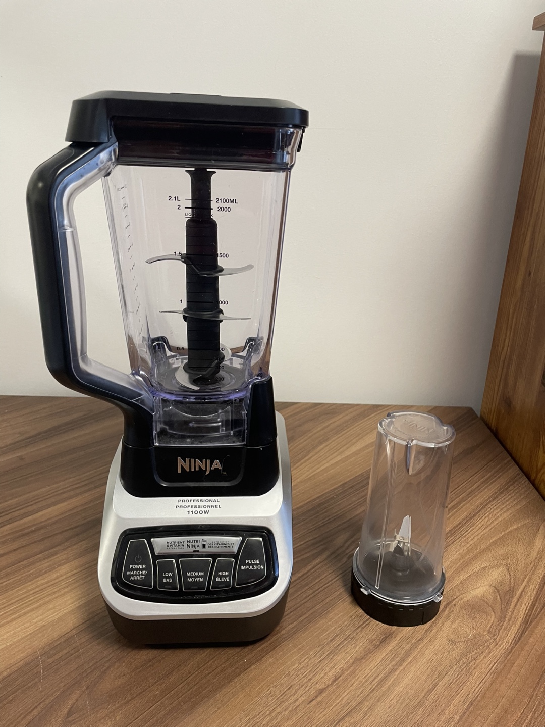 Ninja Professional 1100W Blender with Nutri Ninja Cup