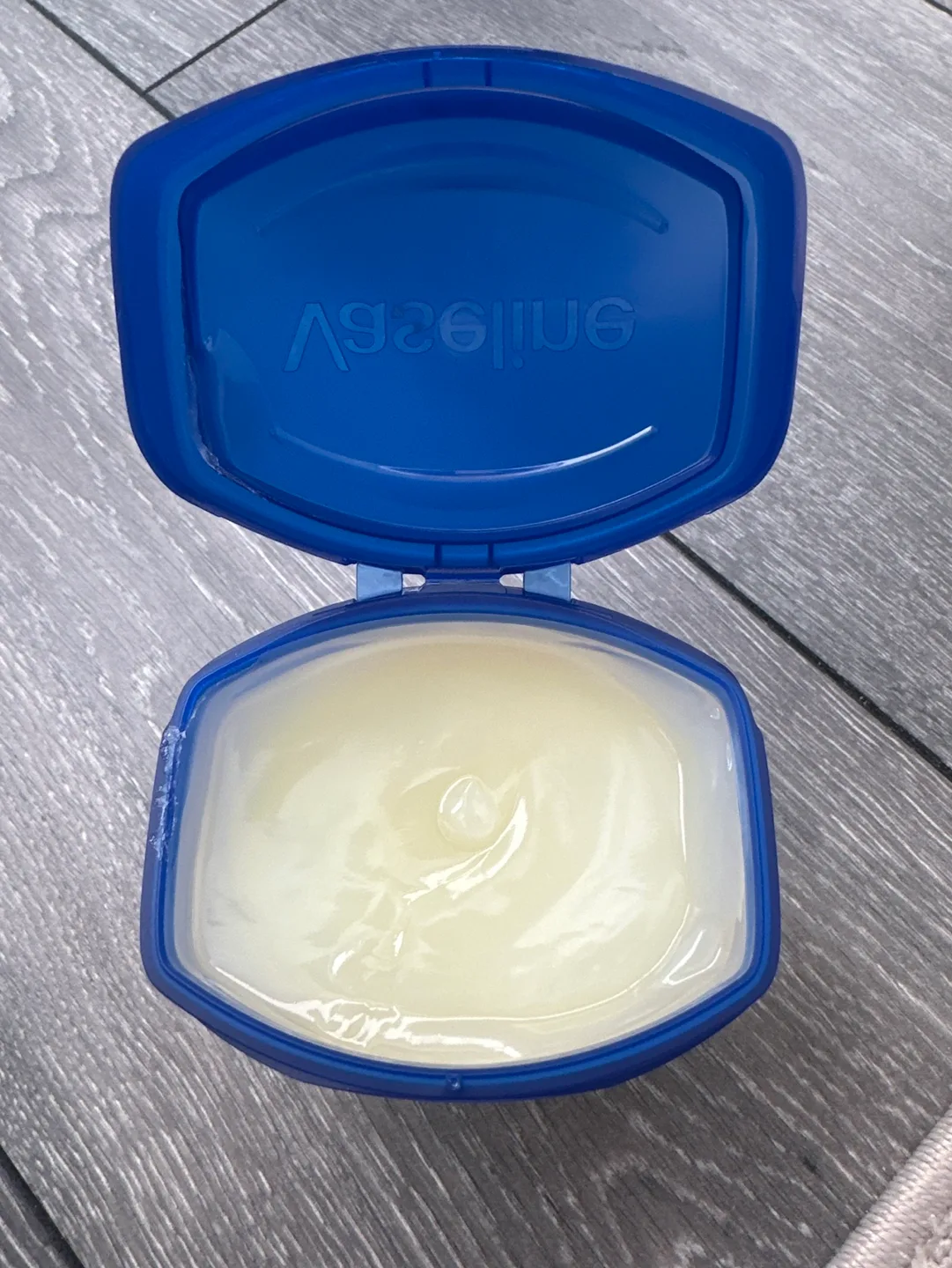 BRAND NEW Vaseline Cocoa Butter Healing Jelly 215g image indicator(3)