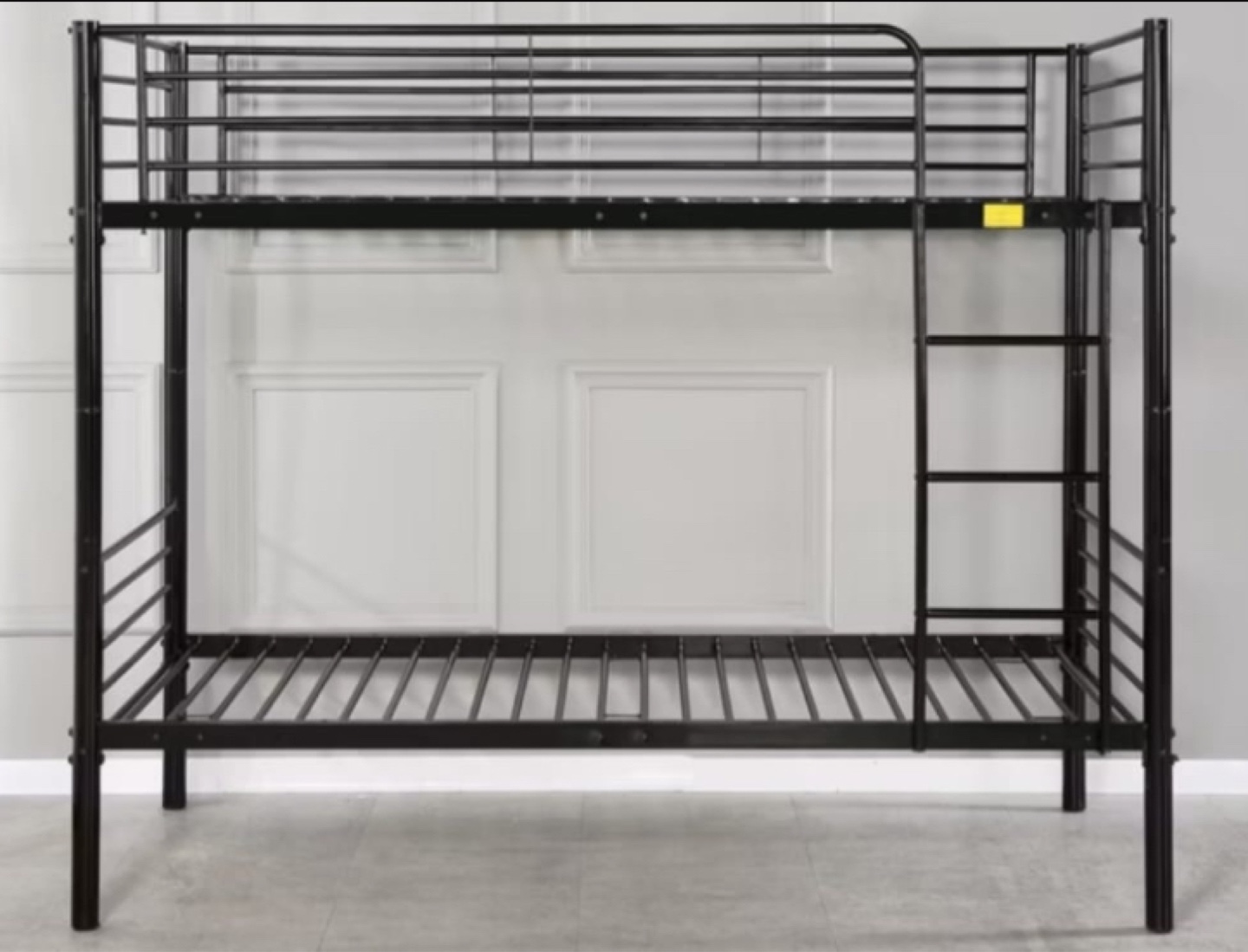 Twin bunk bed