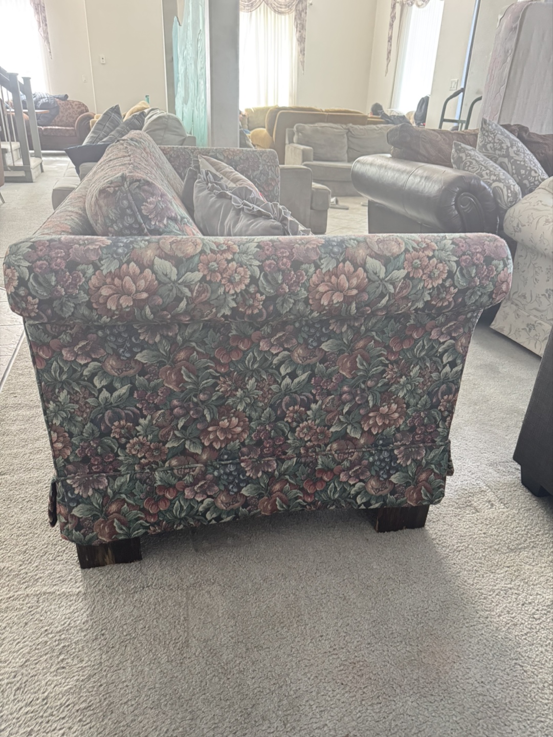 Floral patterned couch - photo 4