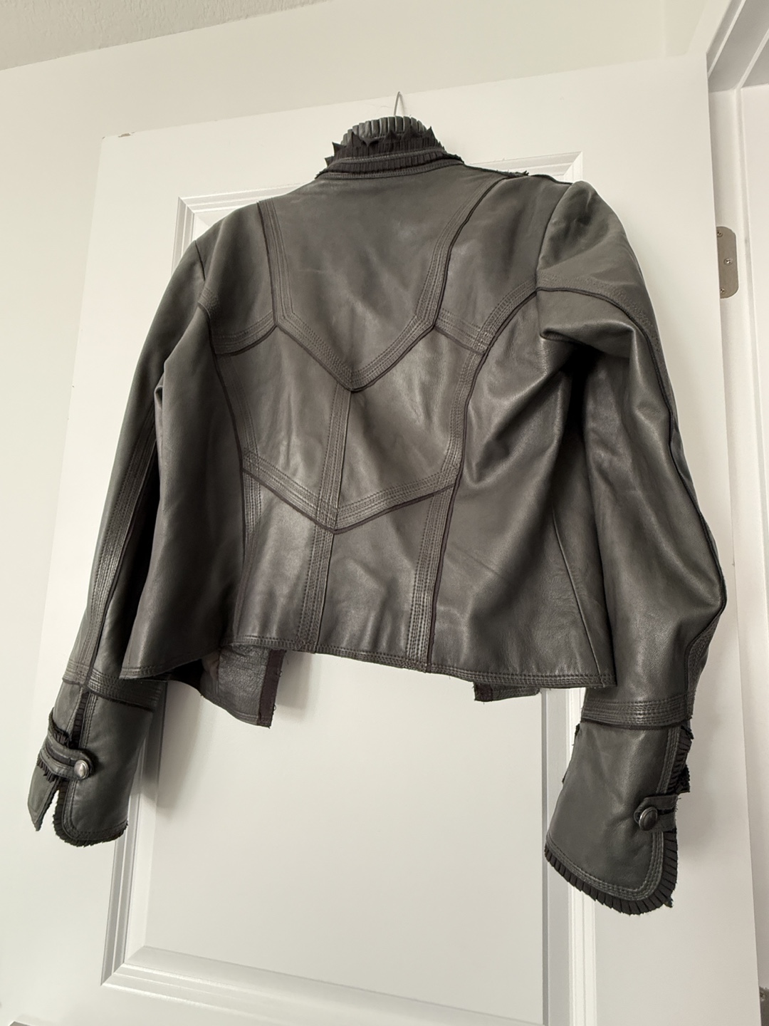 Danier Women's Grey Leather Jacket Medium - photo 2