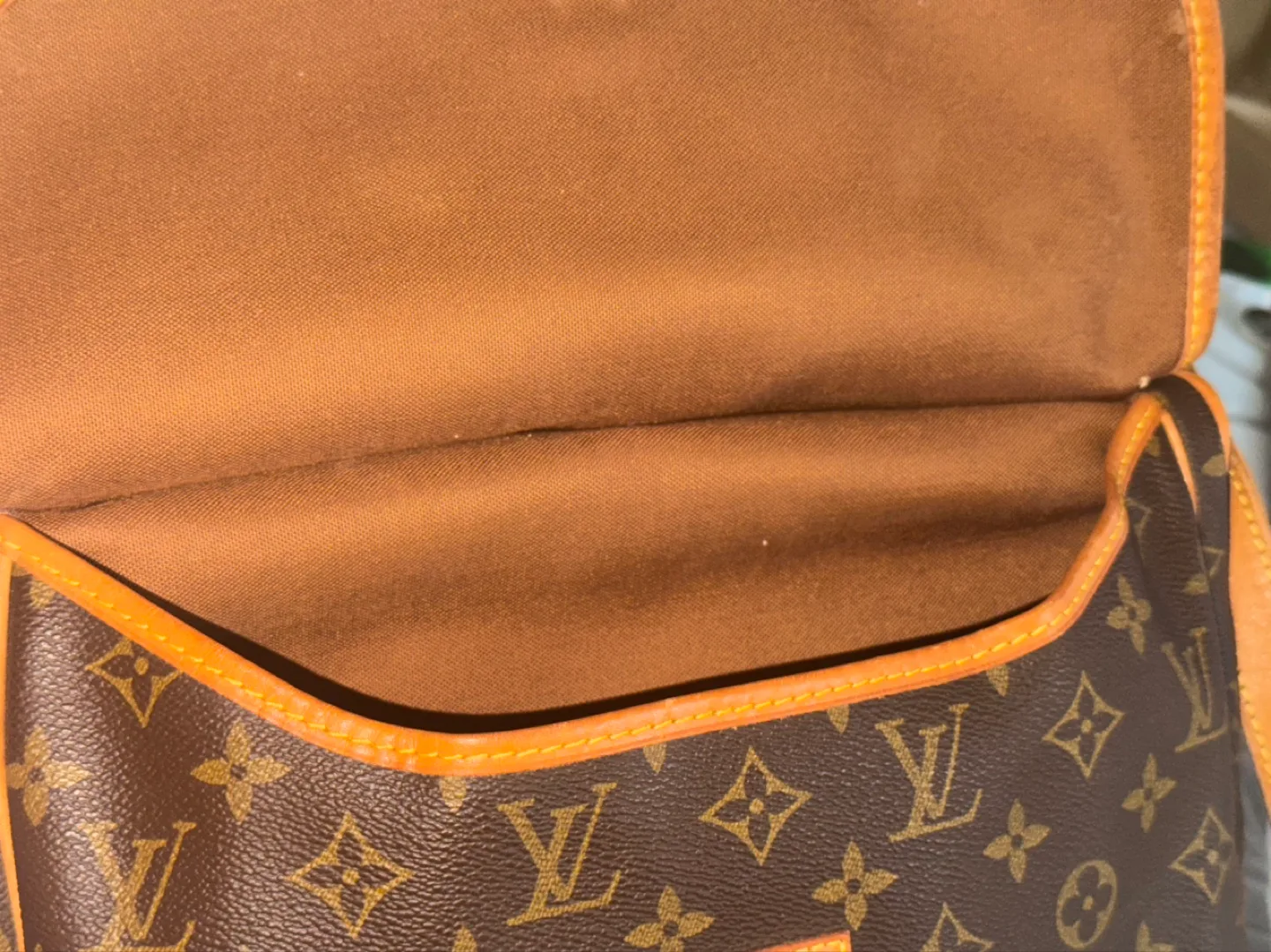 Saumur 30 Vintage Authentic image indicator(7)