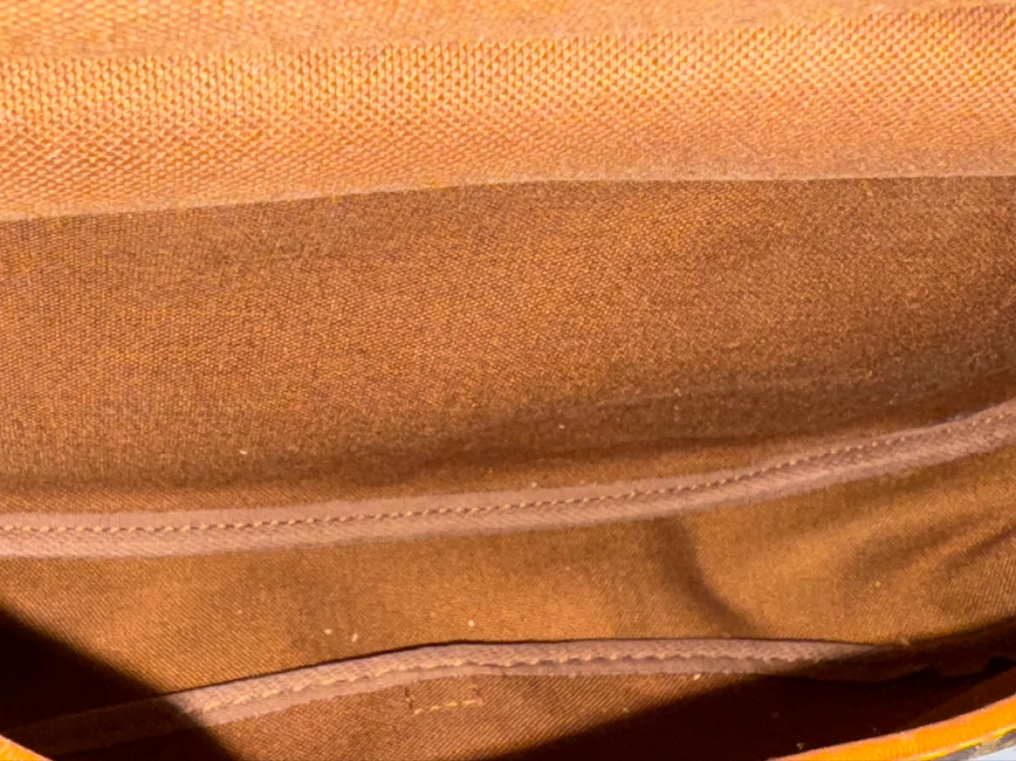 Saumur 30 Vintage Authentic image indicator(8)