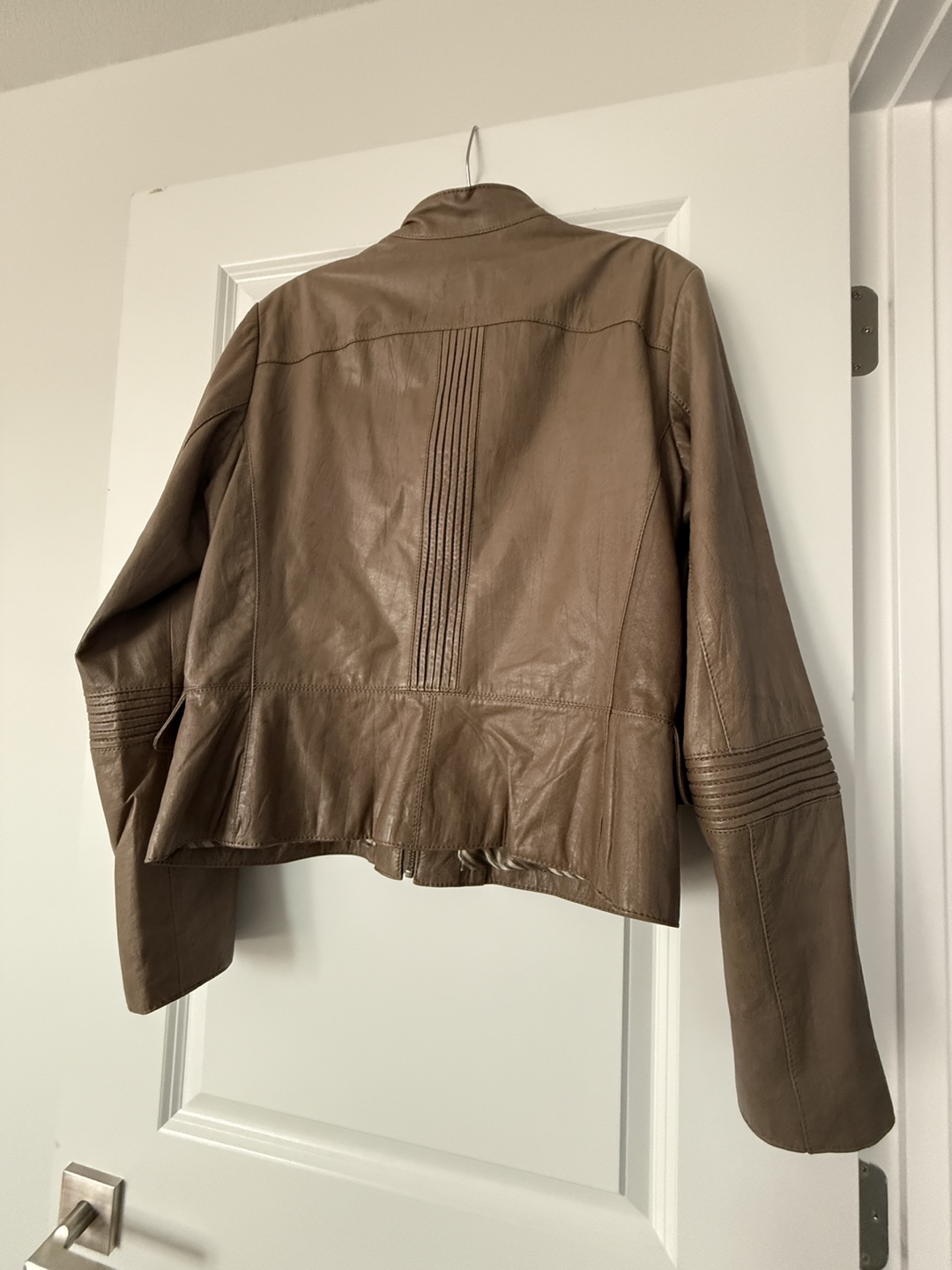 Danier Women's Brown Leather Jacket Size L/G - photo 2