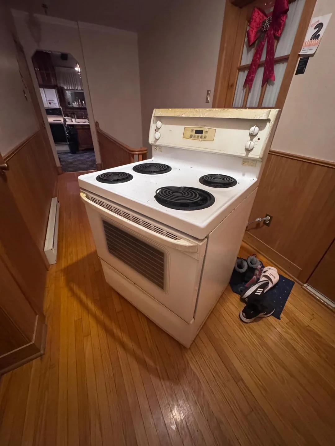 Used White Electric Stove thumbnail