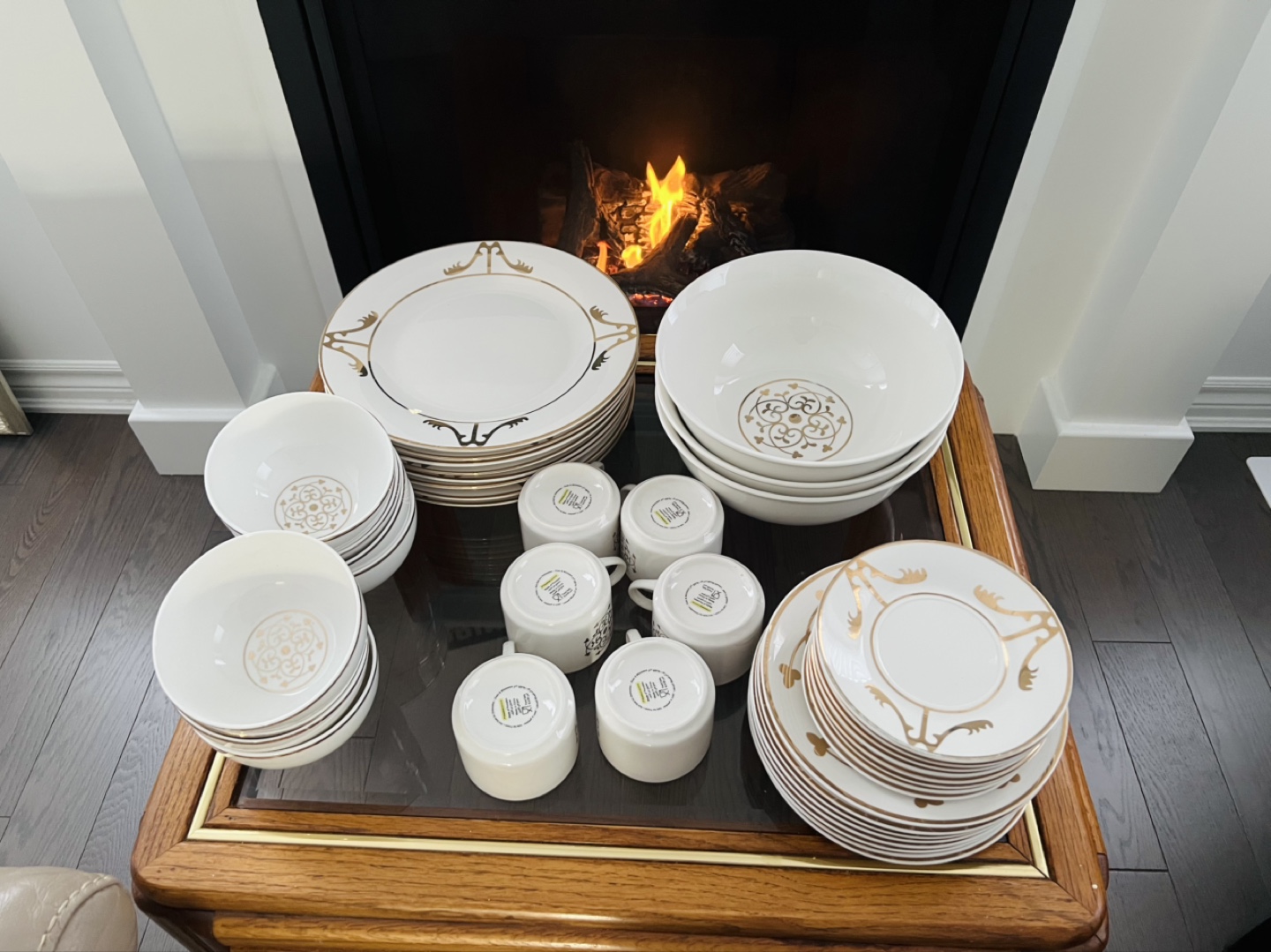 Dinner set / plates / dinnerware