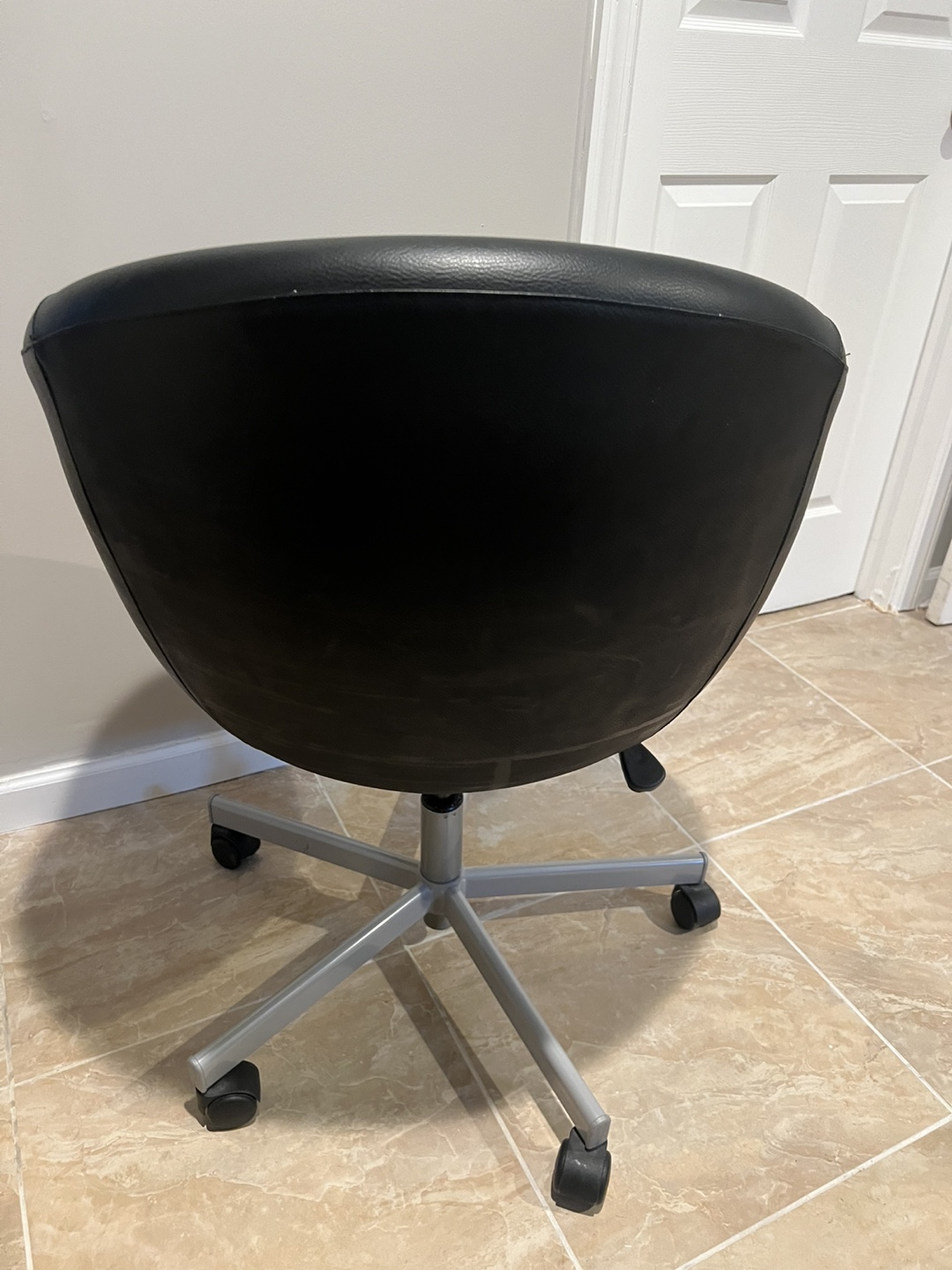 Black Rolling Office Chair - photo 3