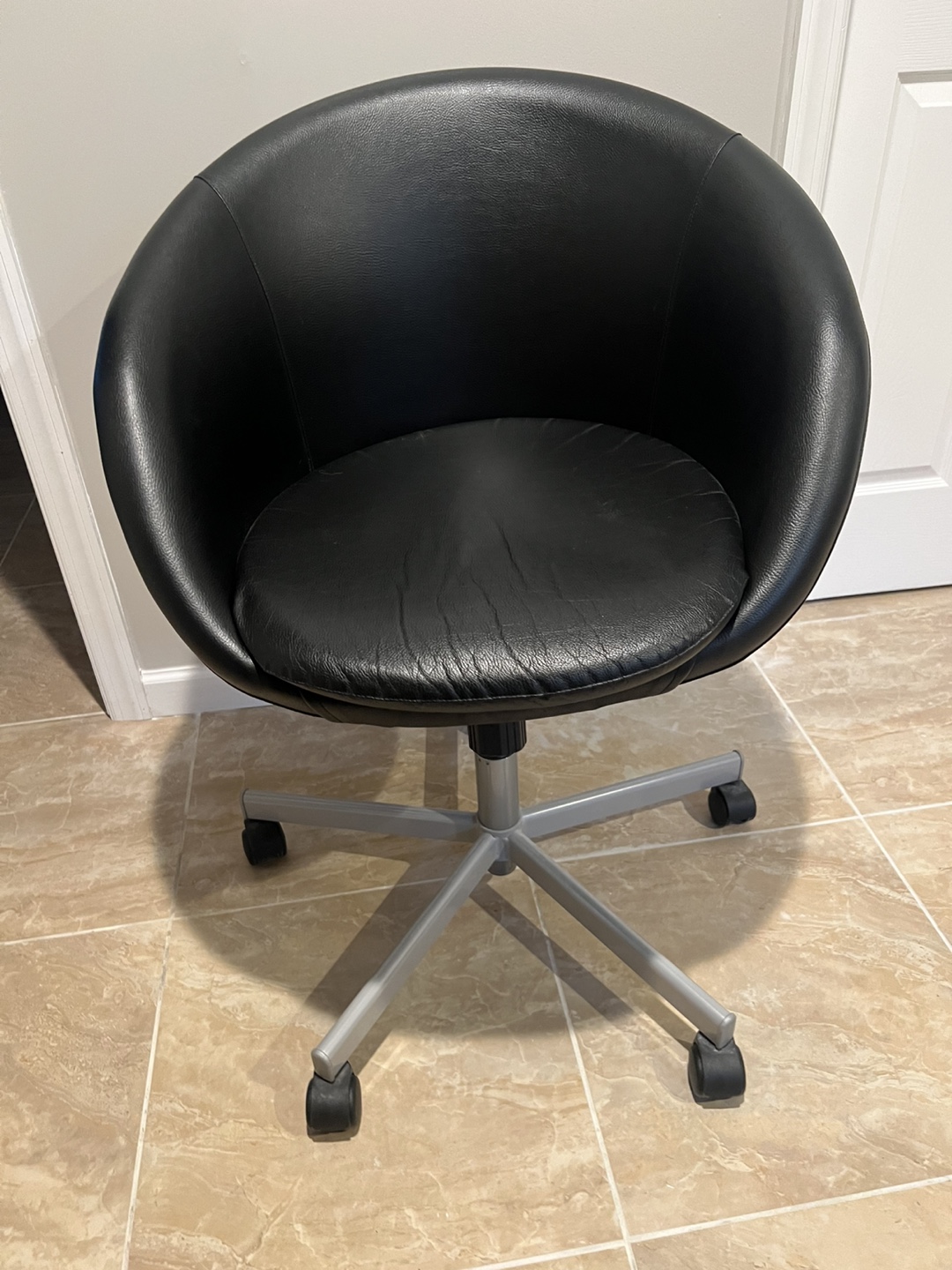 Black Rolling Office Chair - photo 2
