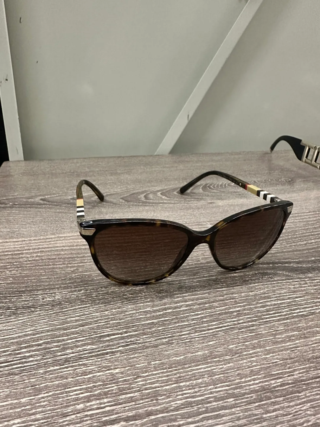 Burberry Sunglasses Brown Tortoise Shell thumbnail