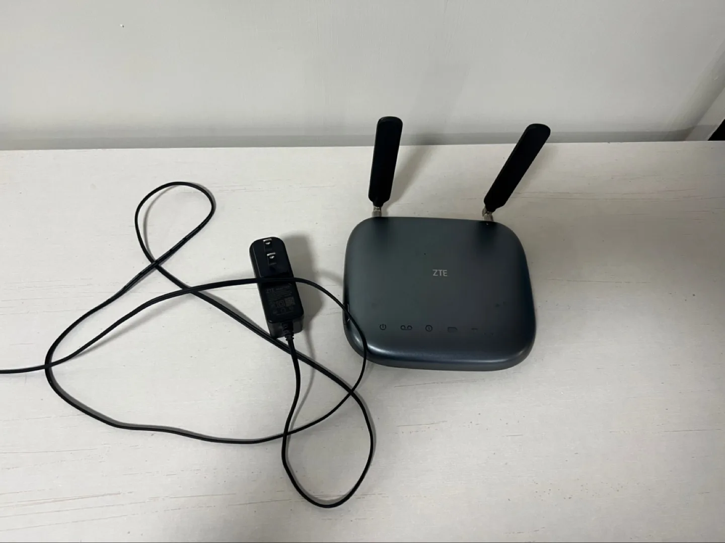 ZTE WF723 VoLTE Wireless Home Phone Device / ATA thumbnail