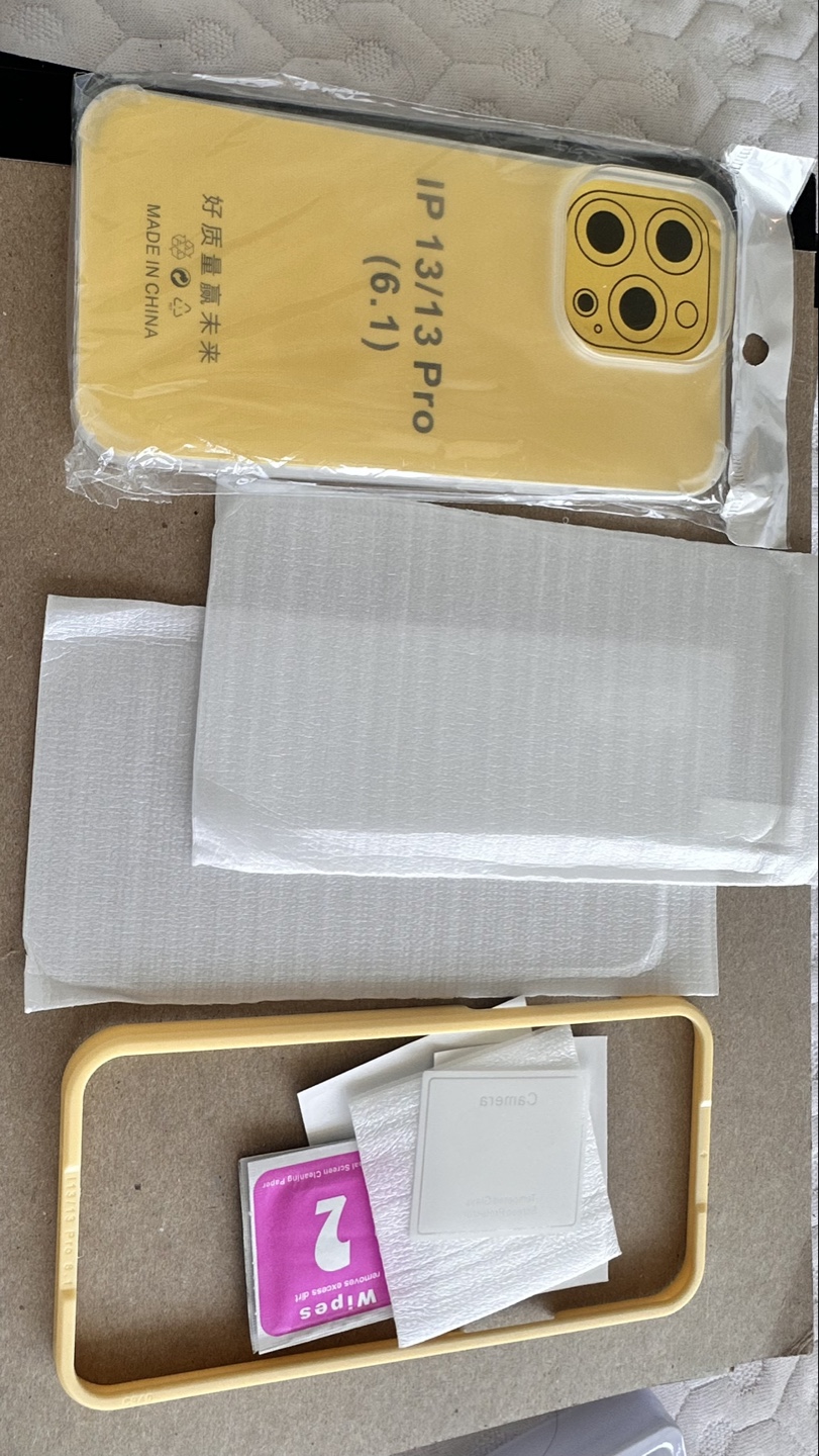 iPhone 13/13 Pro Screen Protector Kit with case