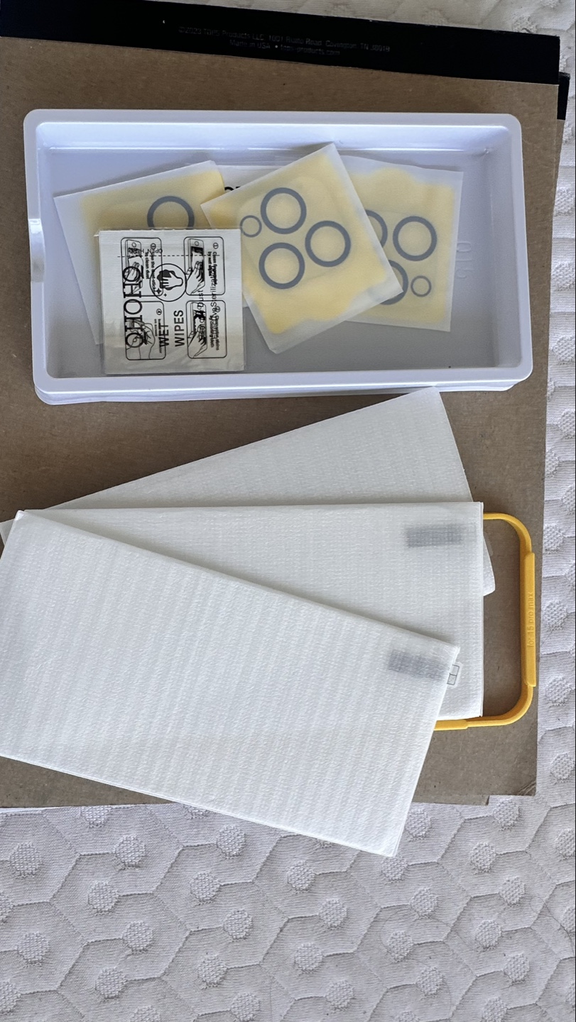 iPhone 13/13 Pro Screen Protector Kit with case - photo 3