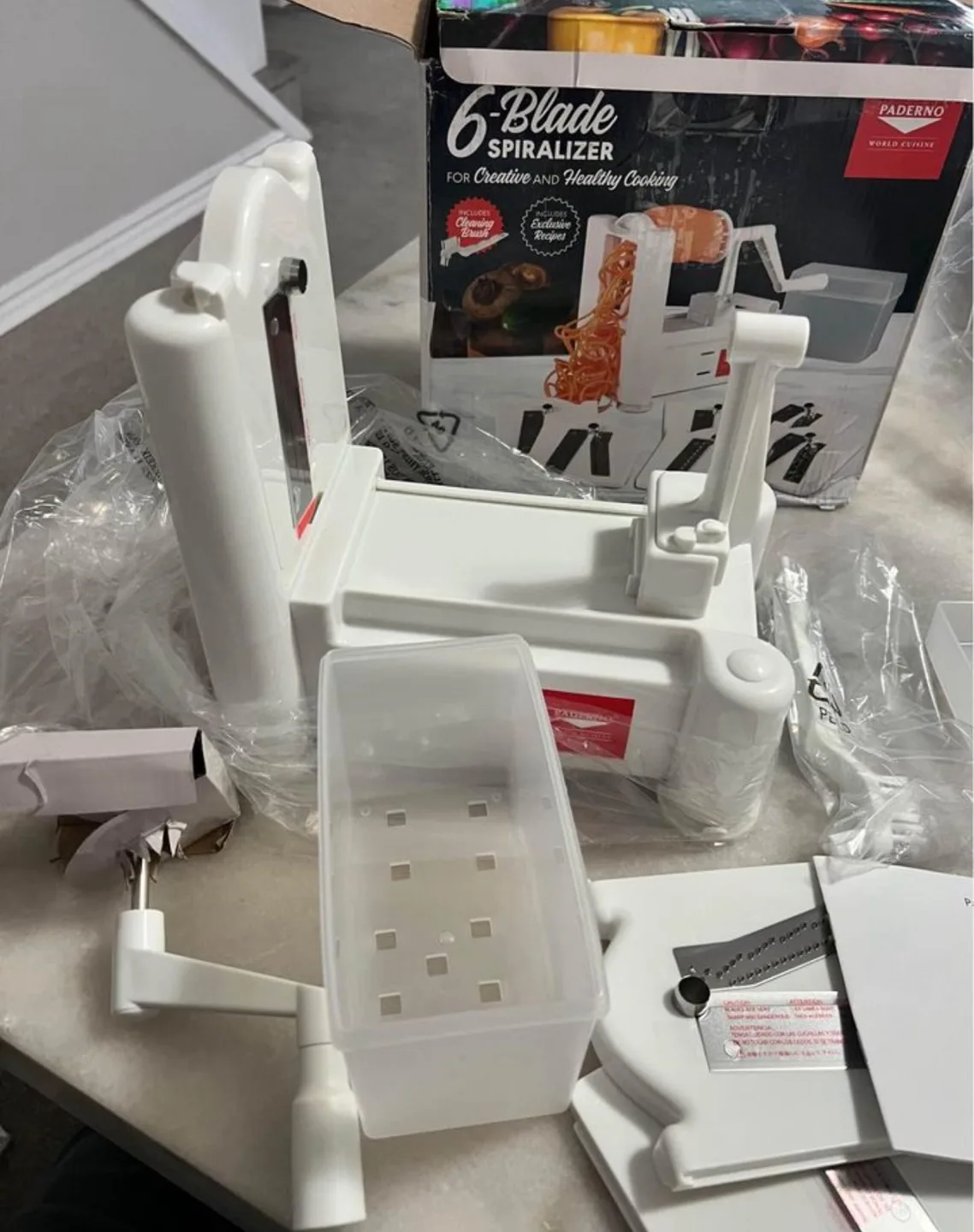 4-Blade Vegetable Slicer/Spiralizer image indicator(4)