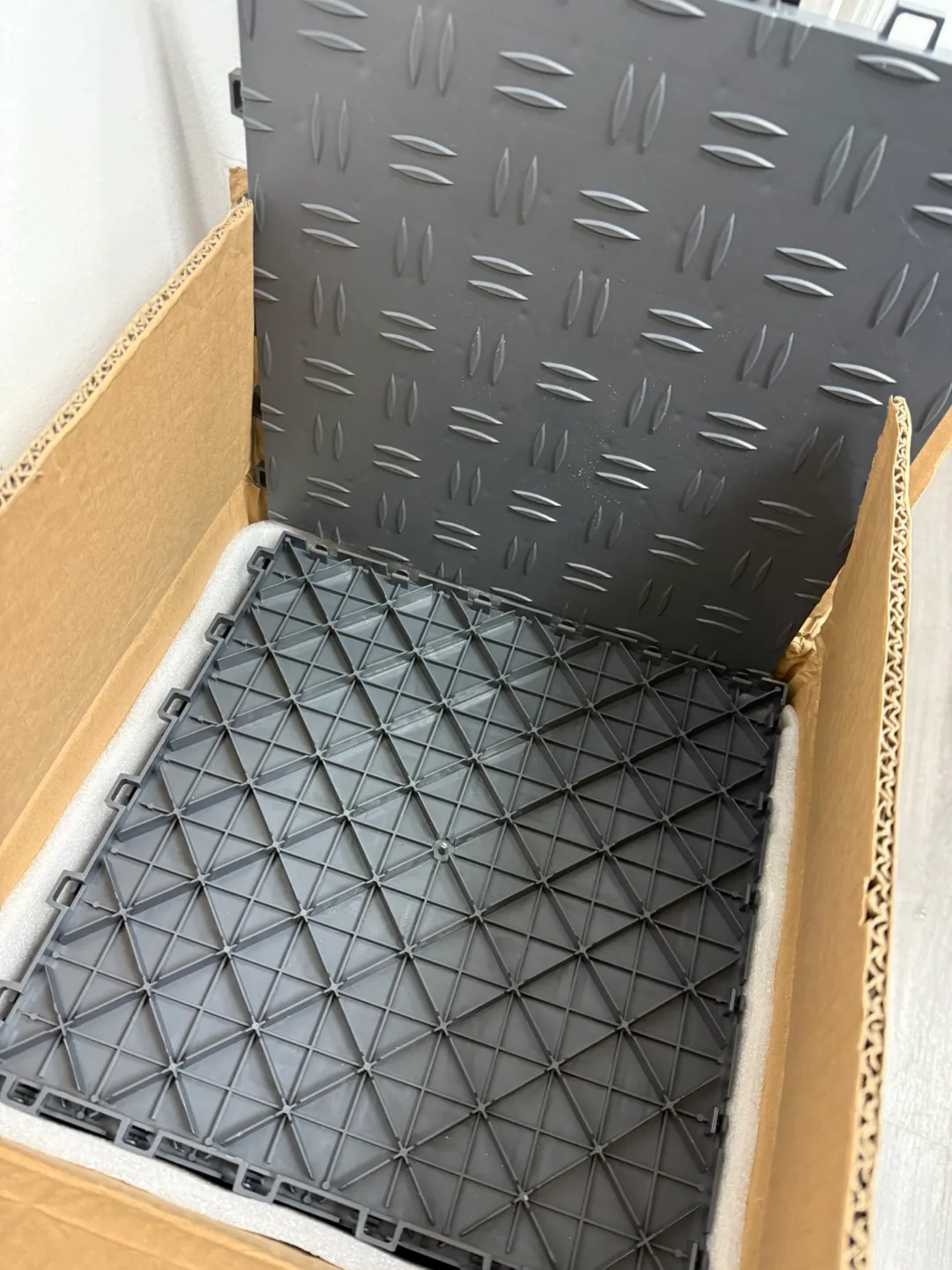VEVOR Garage Tiles Interlocking, 12 x 12 x 0.53 inch 50 Pack thumbnail