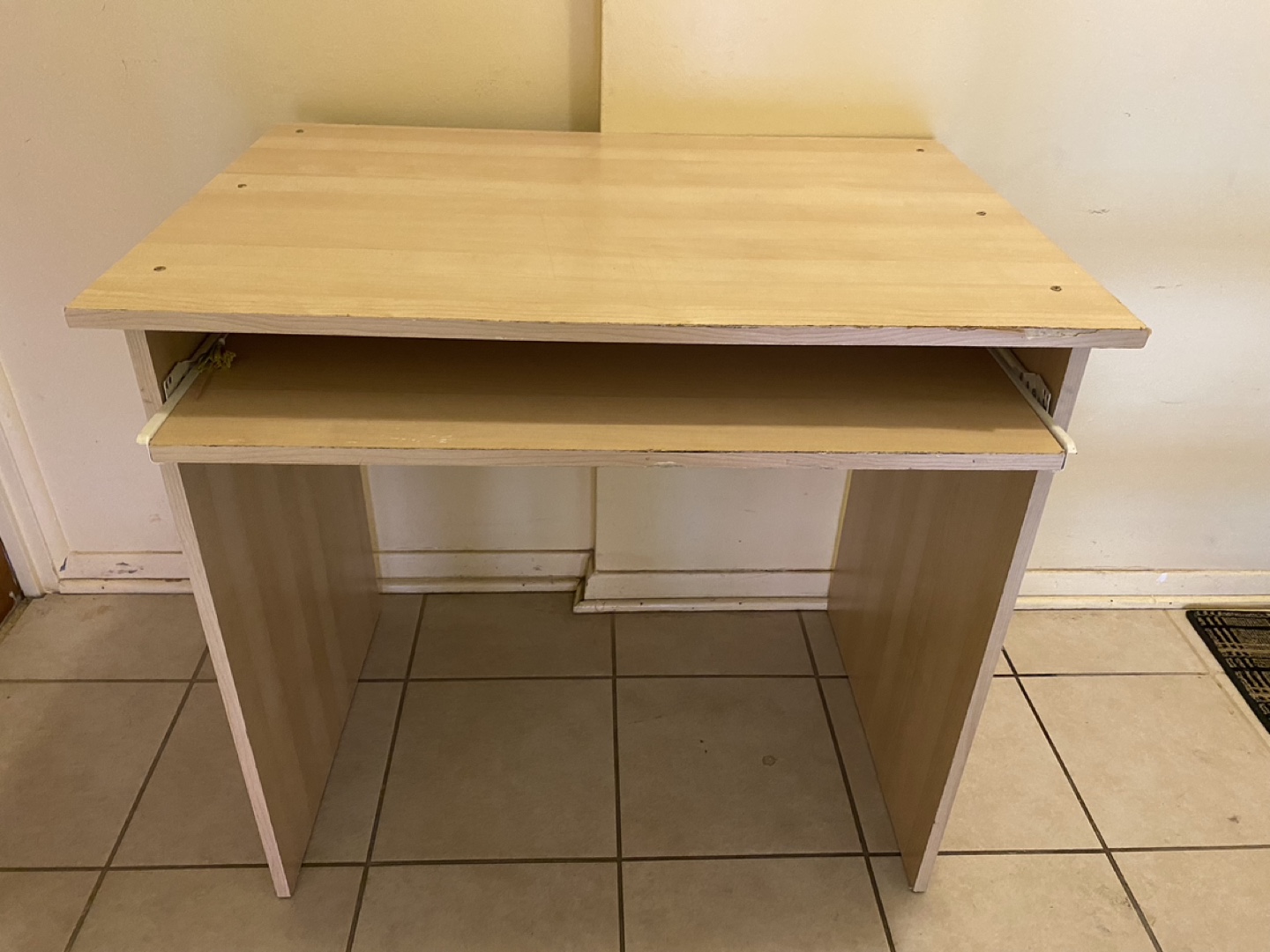 Small Computer Desk with Keyboard Tray - photo 2