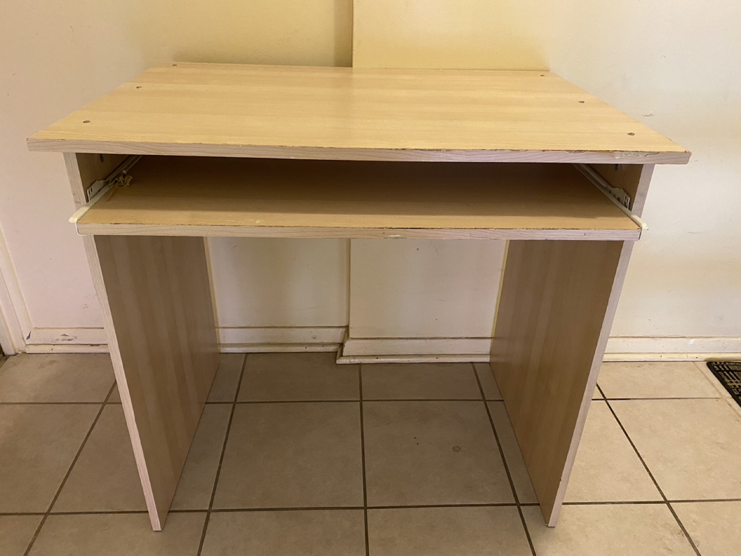 Small Computer Desk with Keyboard Tray