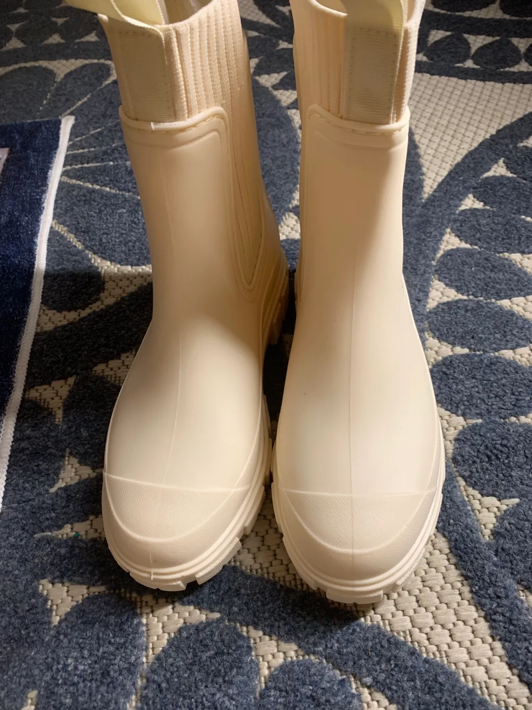Cream Knit Rain Boots - Size 38 image indicator(4)