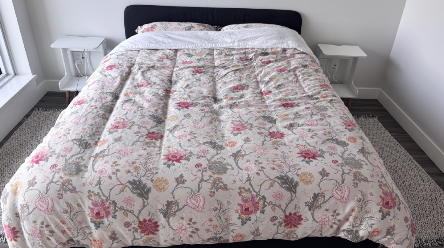 Queen Bed + Mattress + Bedding Set - Move-out Sale ⚡ - photo 3