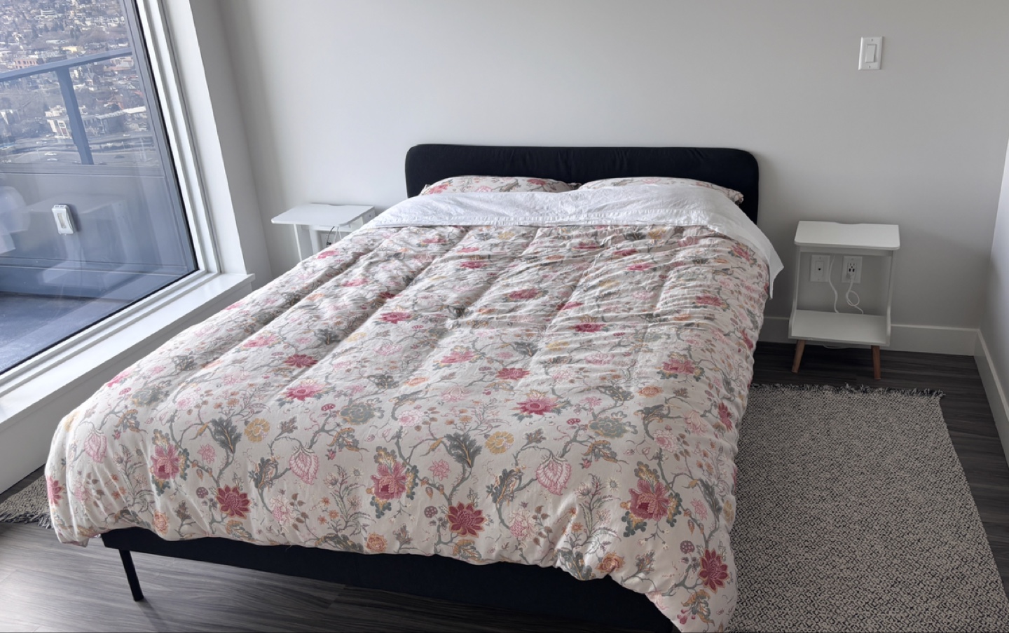 Queen Bed + Mattress + Bedding Set - Move-out Sale ⚡ - photo 2