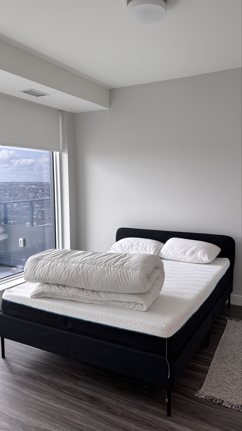 Queen Bed + Mattress + Bedding Set - Move-out Sale ⚡ - photo 4