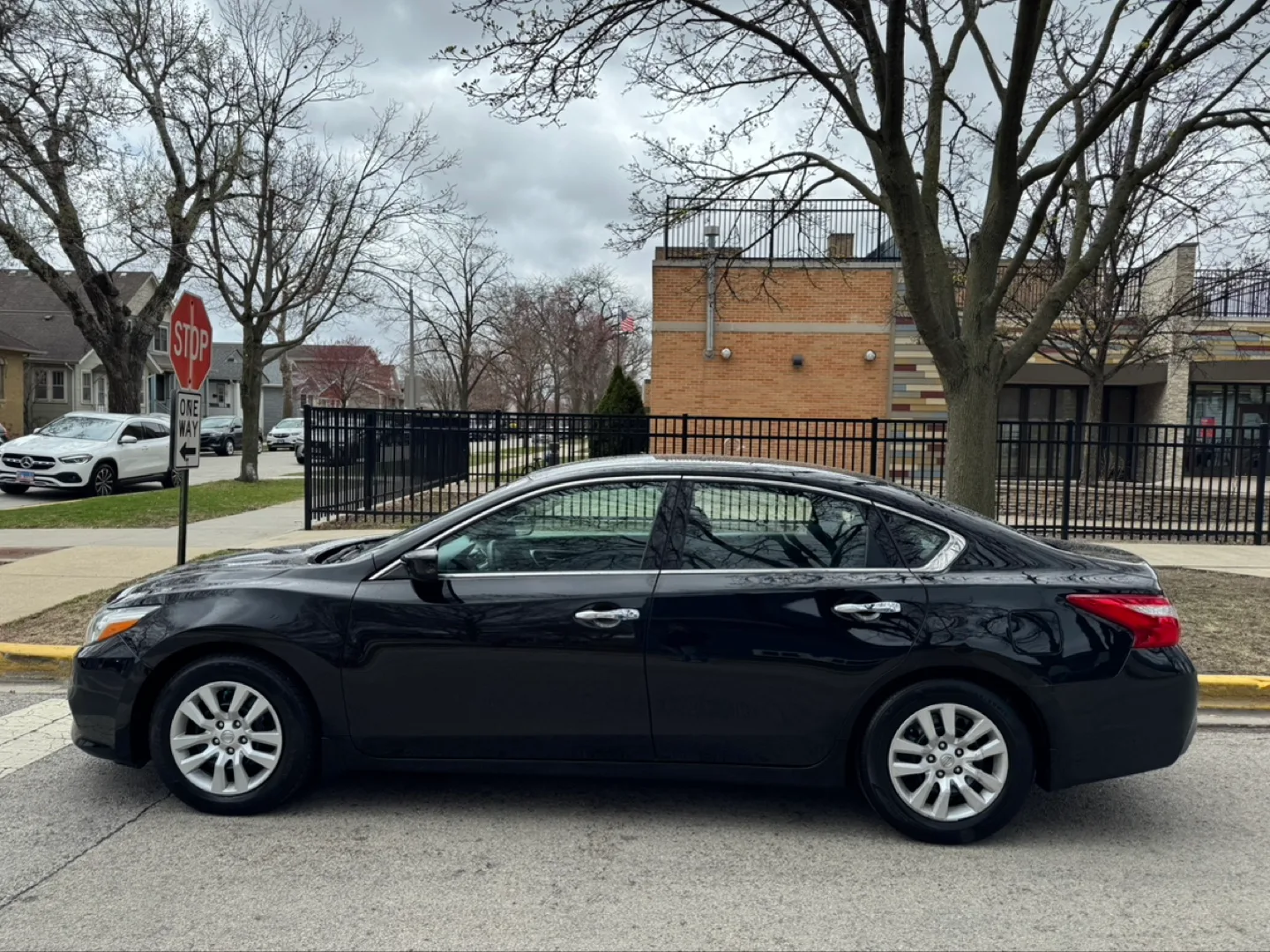 2017 Nissan Altima · 2.5 S Sedan 4D image indicator(4)