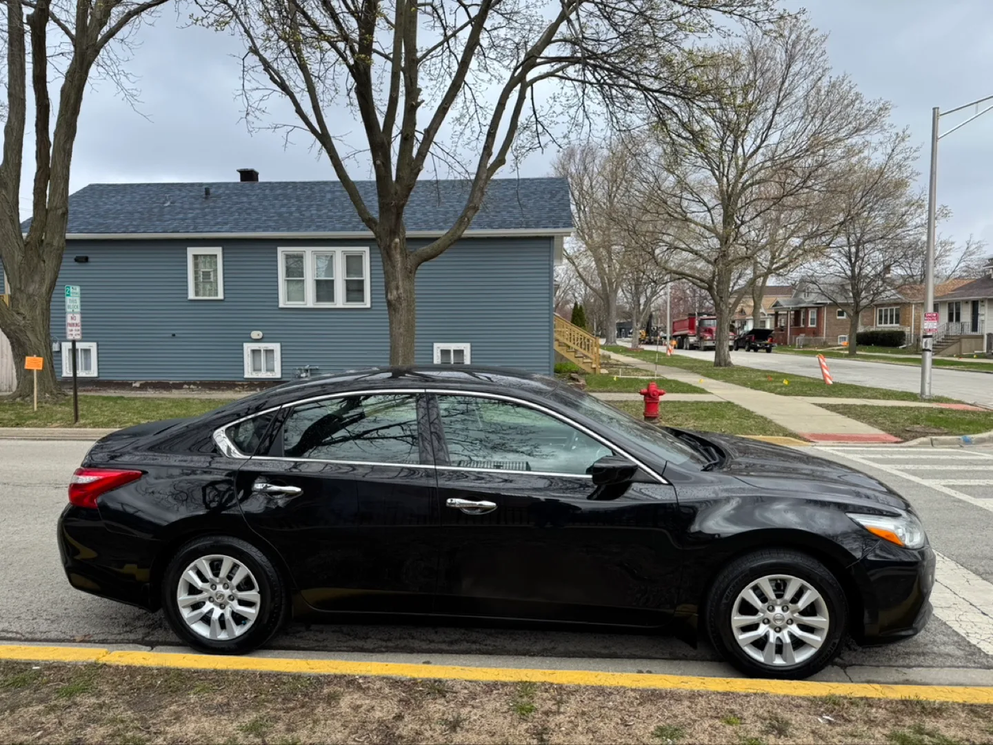 2017 Nissan Altima · 2.5 S Sedan 4D image indicator(2)