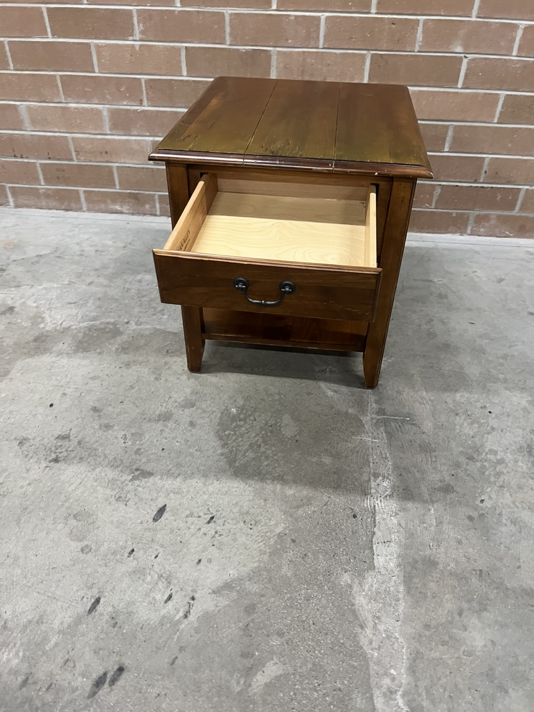 Ethan Allen End Table with Drawer - photo 5