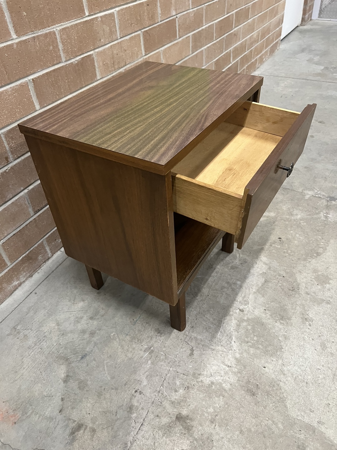Mid-Century Modern Nightstand - photo 2