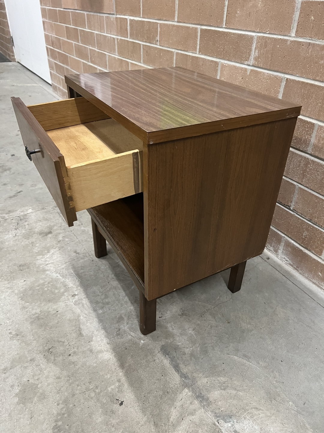 Mid-Century Modern Nightstand - photo 4