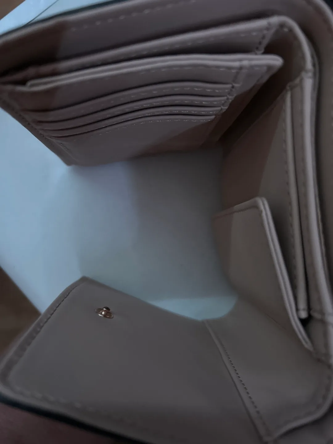 💚 Guess Floral Trifold Wallet image indicator(3)