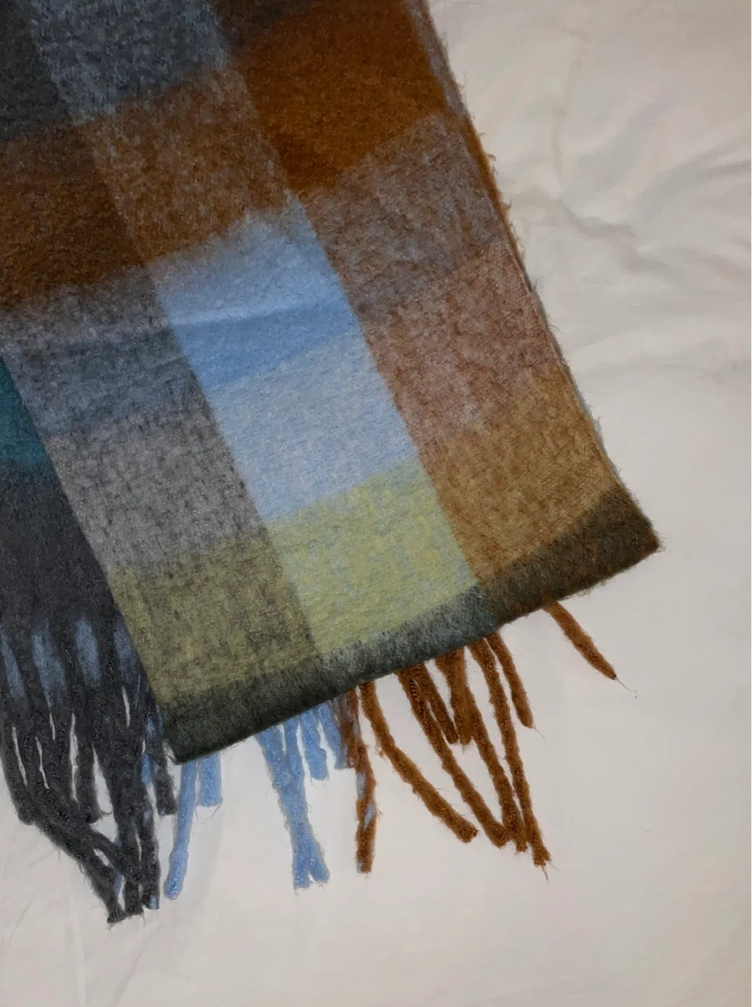 XL Multicolored Fluffy Scarf image indicator(6)