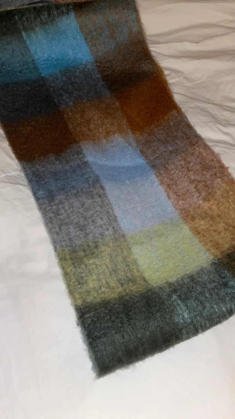 XL Multicolored Fluffy Scarf image indicator(3)