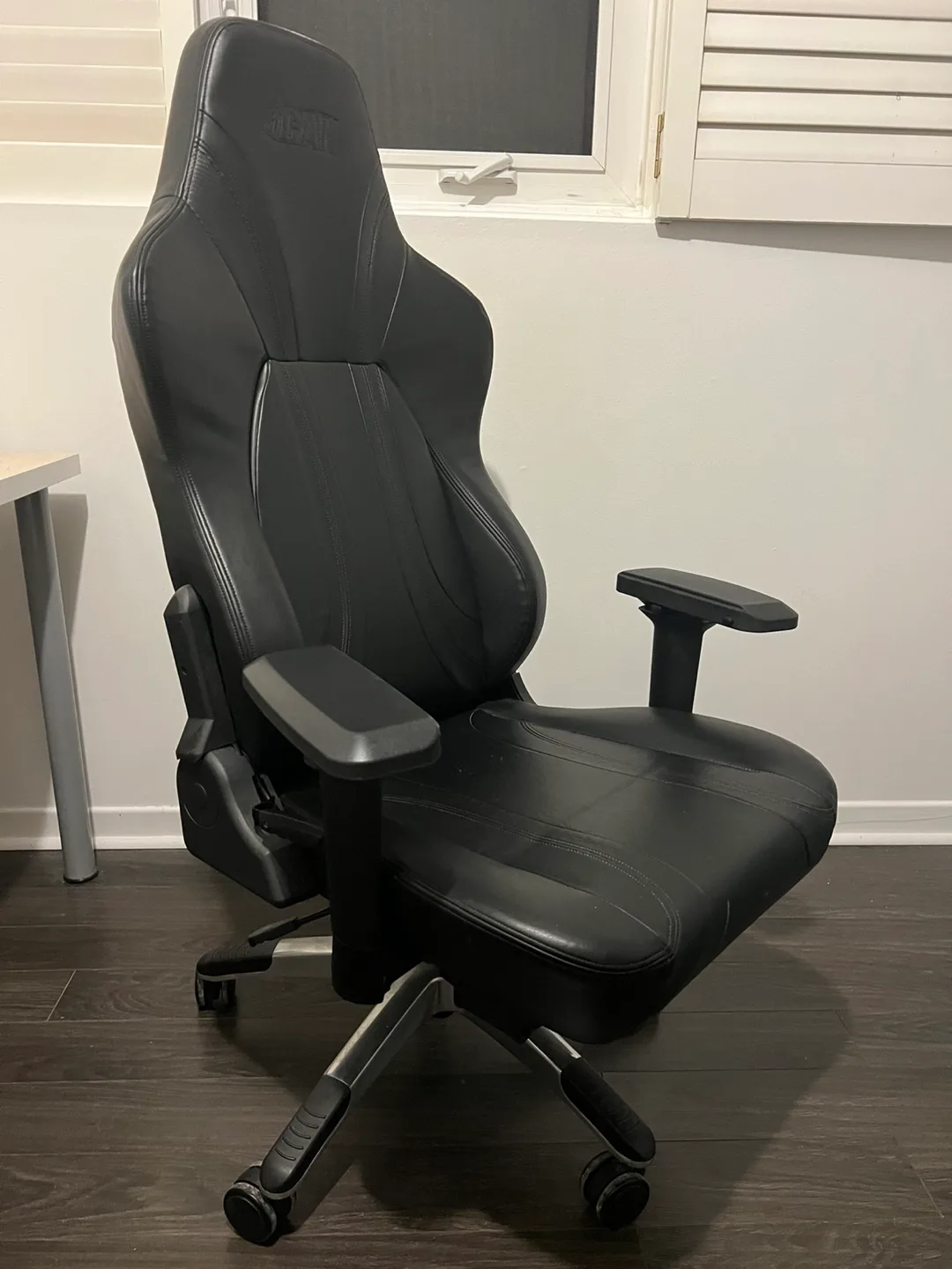iCAN Ergonomic Gaming Chair - Black Leather image indicator(2)