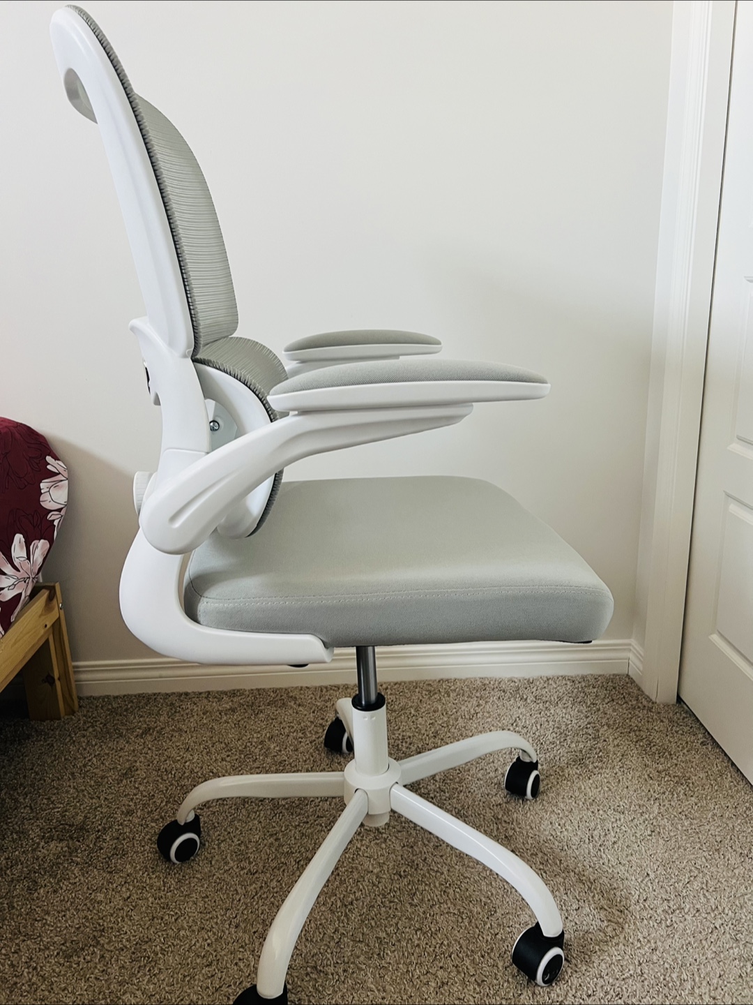 Grey Mesh Office Chair with White Base - photo 2