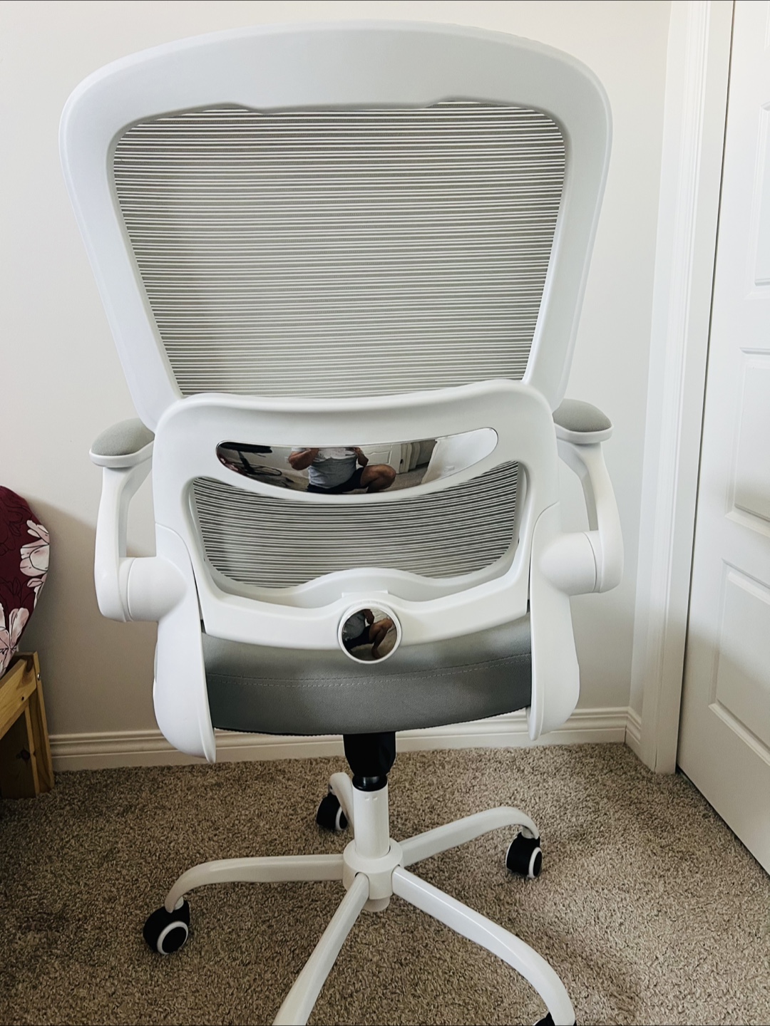Grey Mesh Office Chair with White Base - photo 3