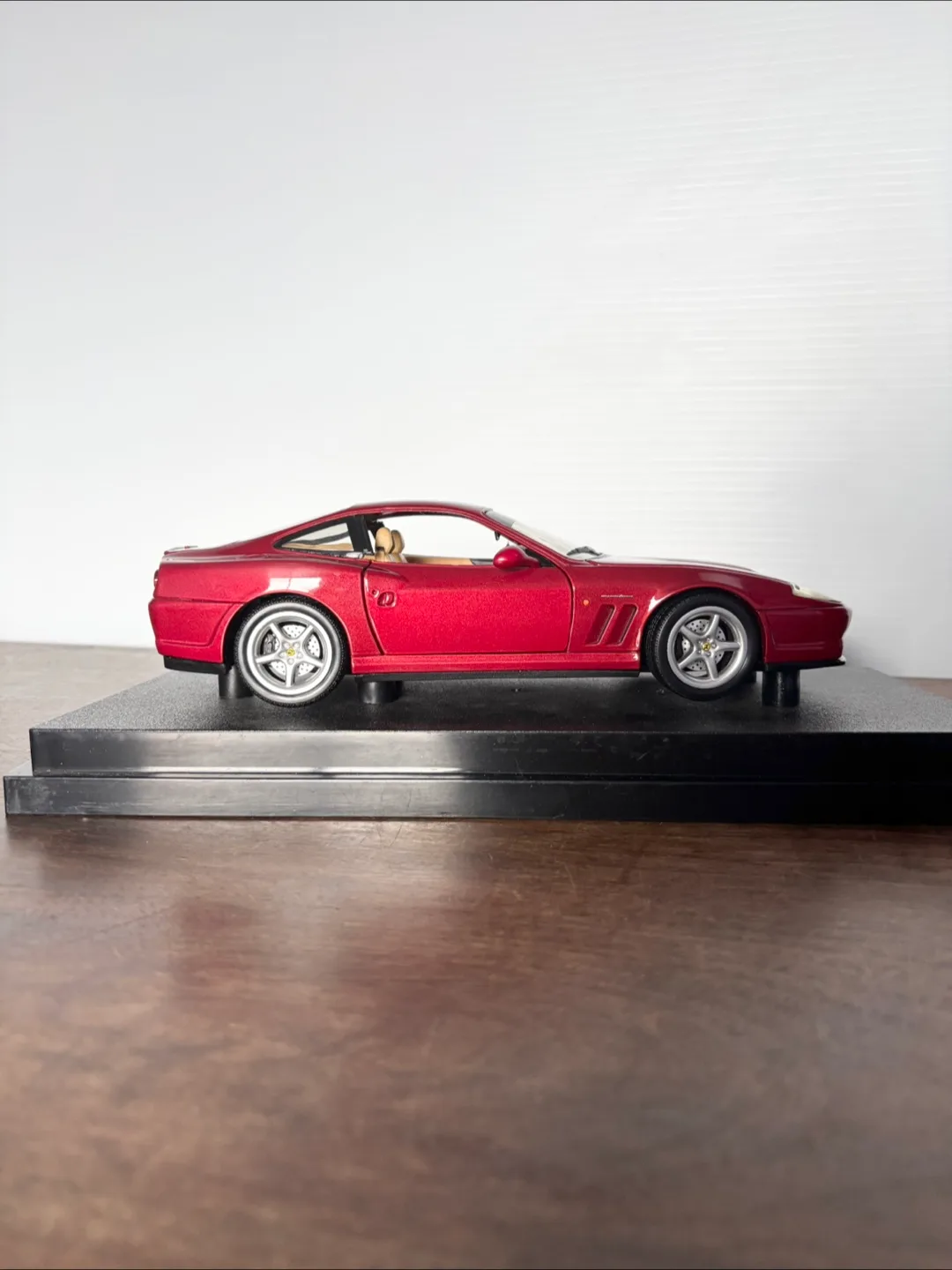 Hot wheels 1:18 Ferrari 550 Maranello image indicator(6)