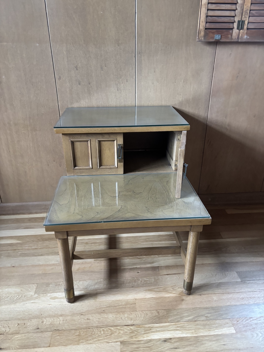 Bedside/end table