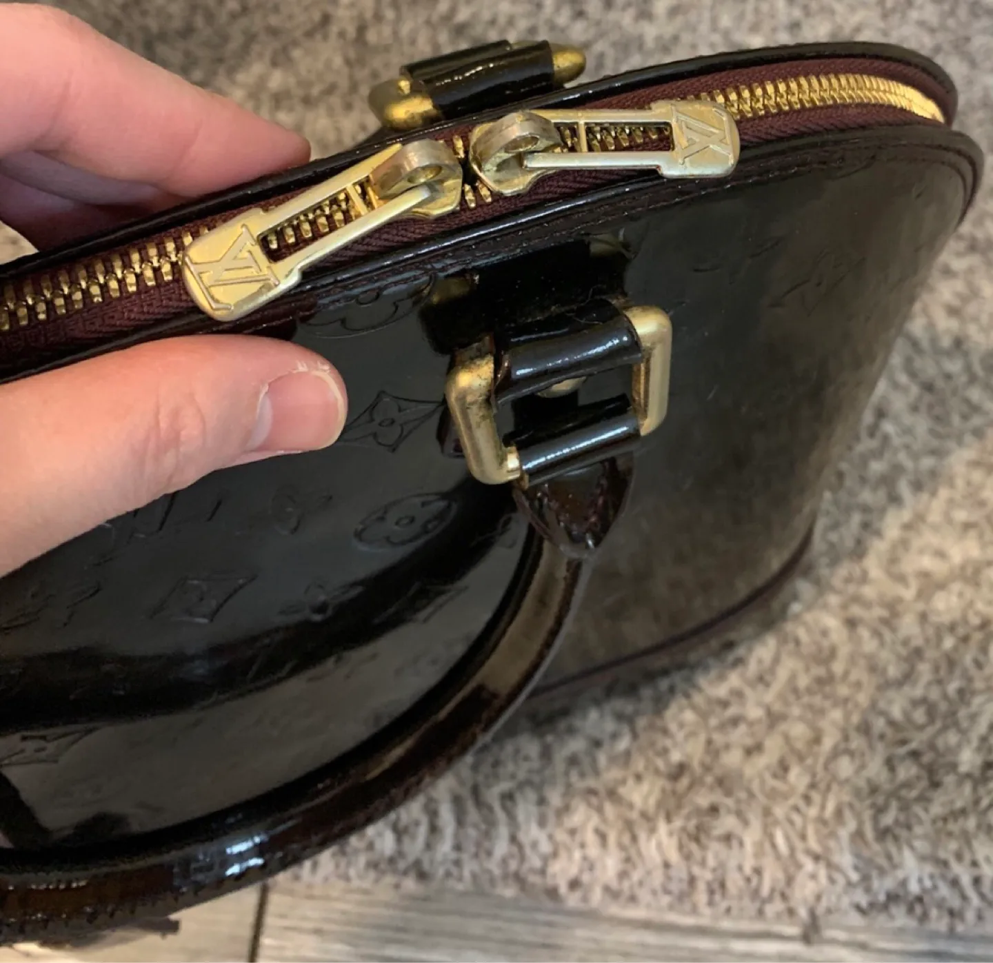 LV Monogram Vernis Alma MM image indicator(7)